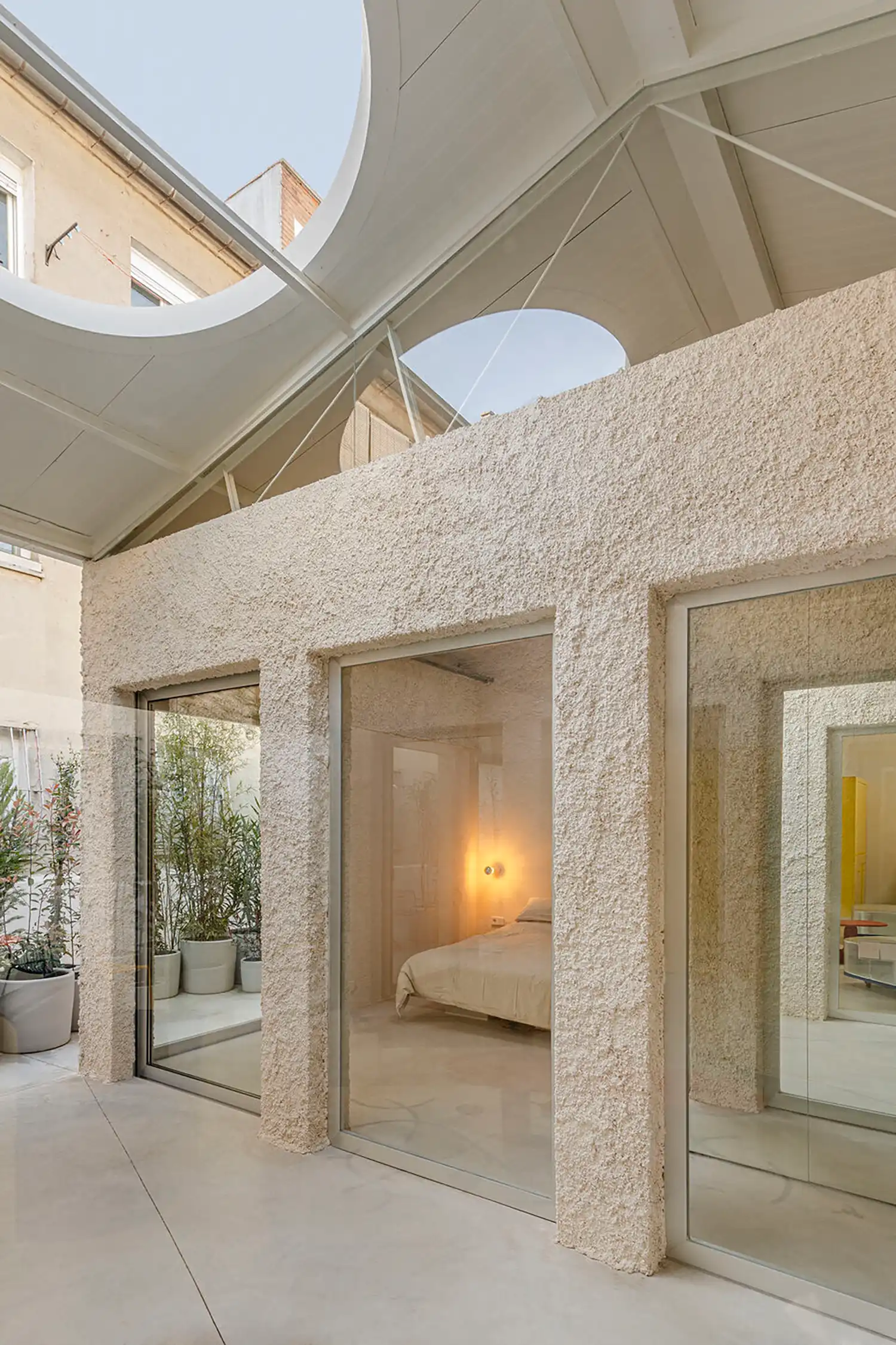 Blurring Boundaries: BURR Studio Revives Madrid Warehouse with Light & Perception