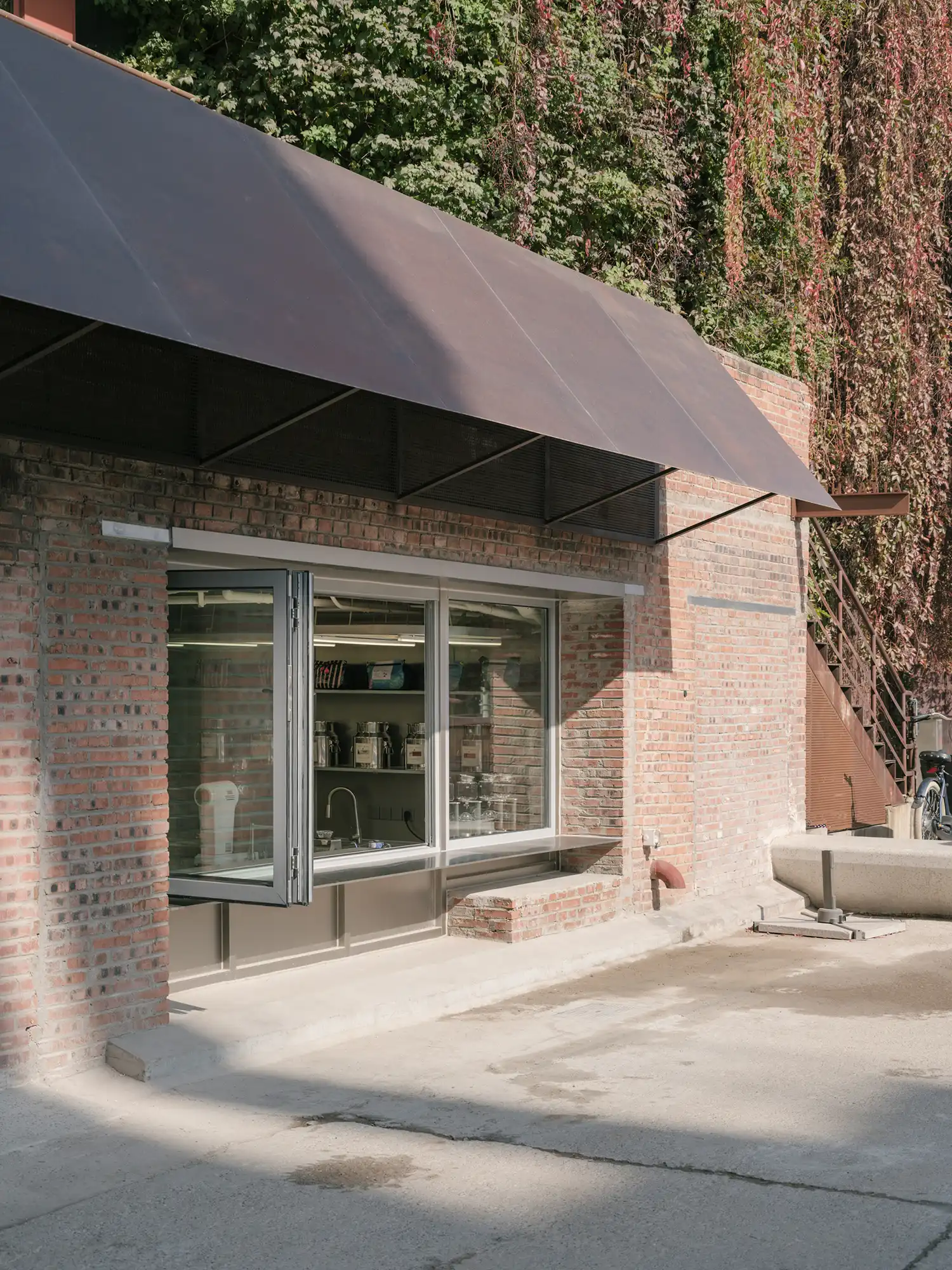 AITASHOP Beijing: Yatofu-Designed Cycling Flagship | Industrial Design