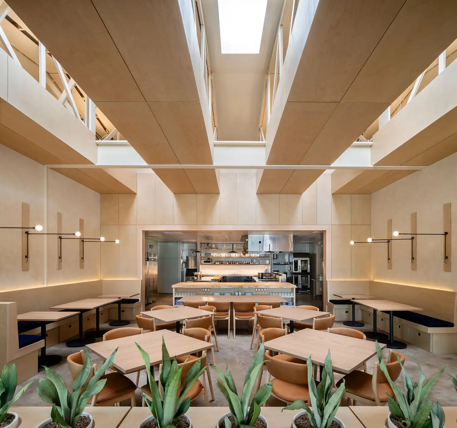 Camaraderie Houston: Schaum Architects' Urban Cabin Restaurant Design