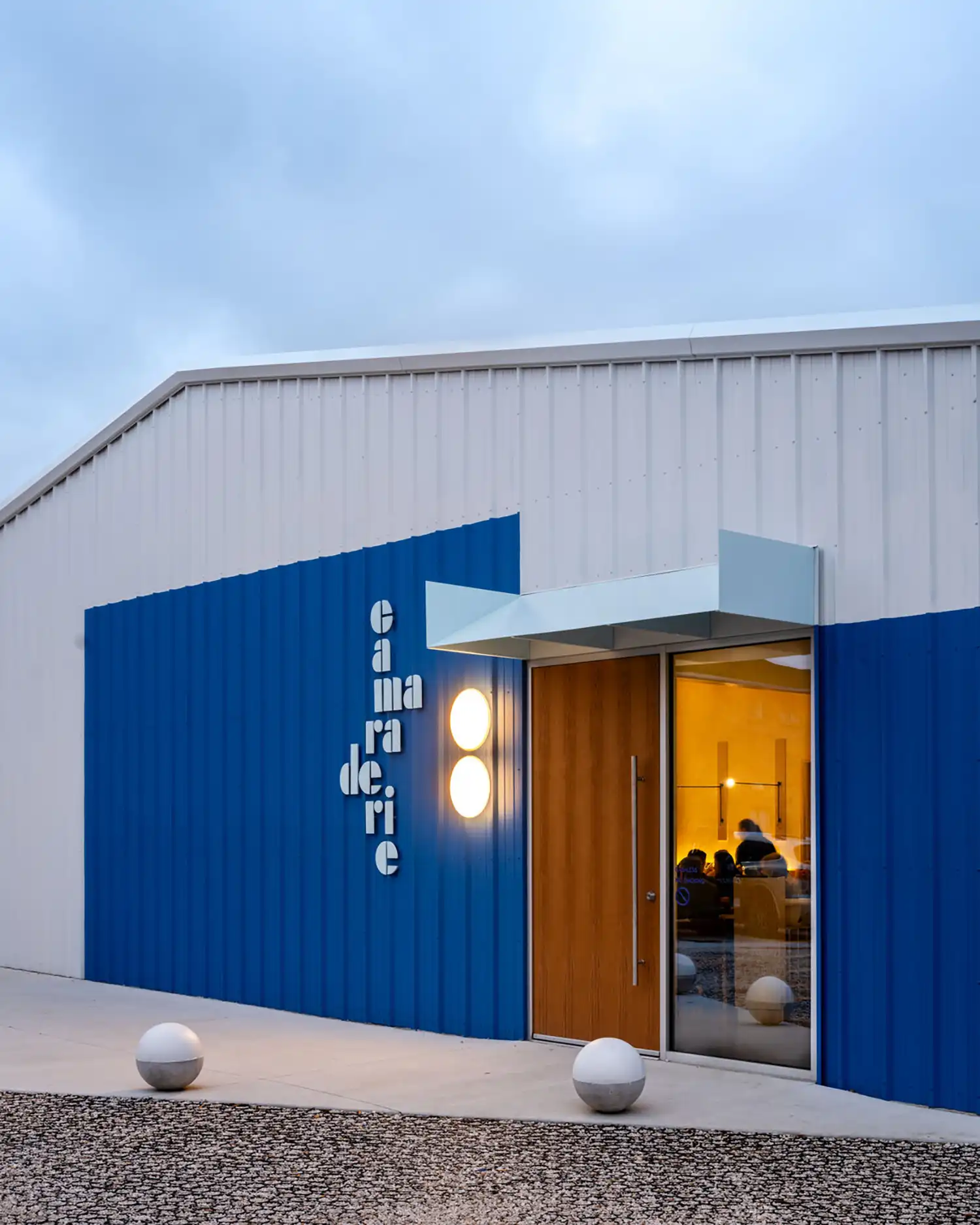 Camaraderie Houston: Schaum Architects' Urban Cabin Restaurant Design