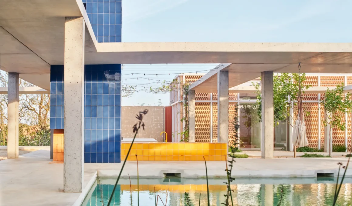 Twobo Arquitectura's Casa Tres Patis courtyard house in Albons, Spain, featuring ceramic lattice screens, Girona stone base, and Mediterranean landscape.