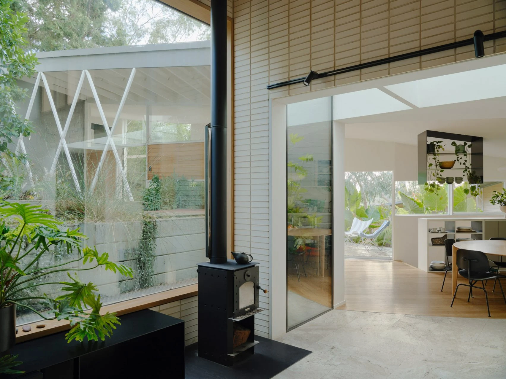 Coil House Melbourne: Karen Abernethy's Heritage Modernist Extension