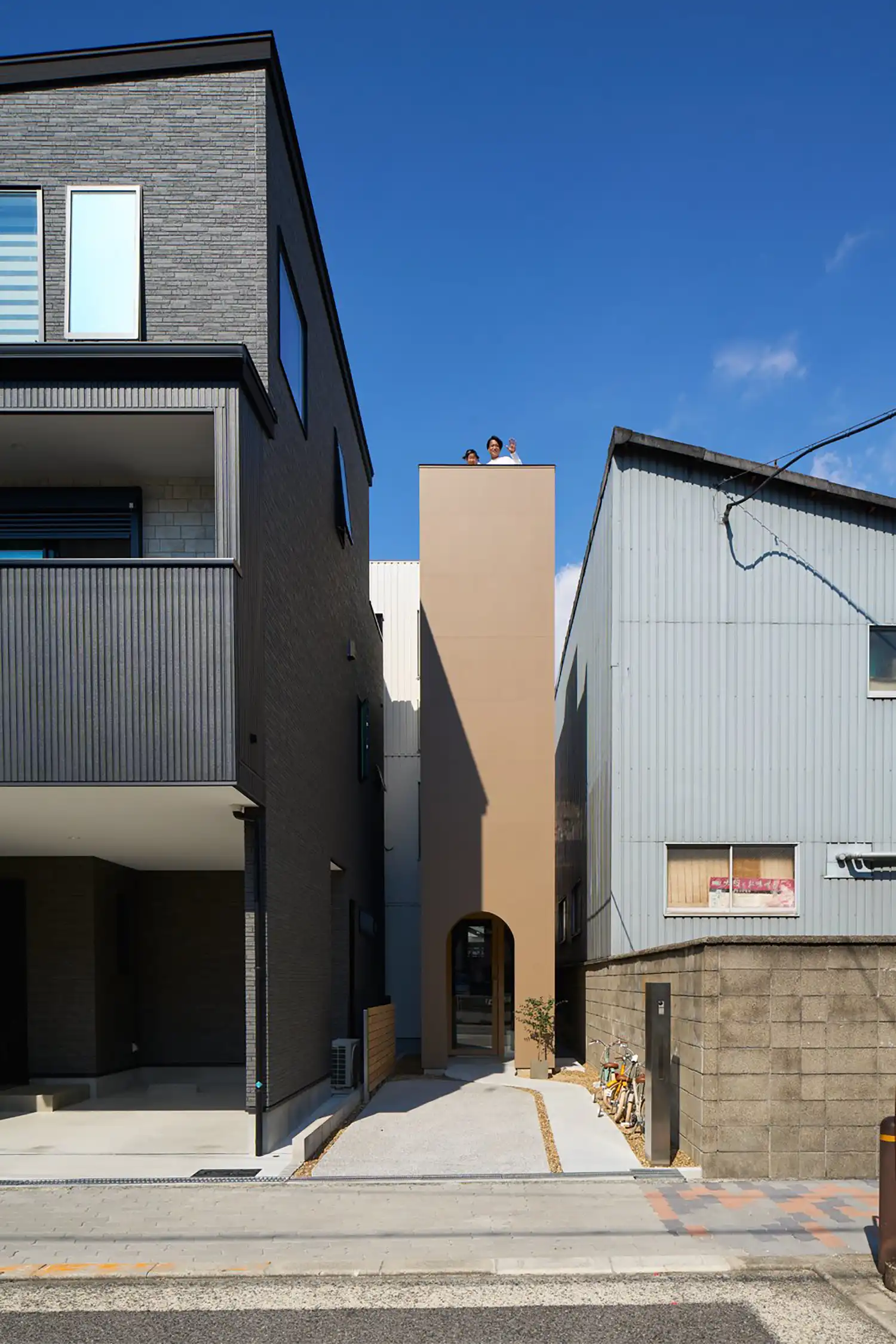 Fujiwaramuro Architects: Sky-Lit House in Hirano, Osaka — Transforming a Flagpole Lot