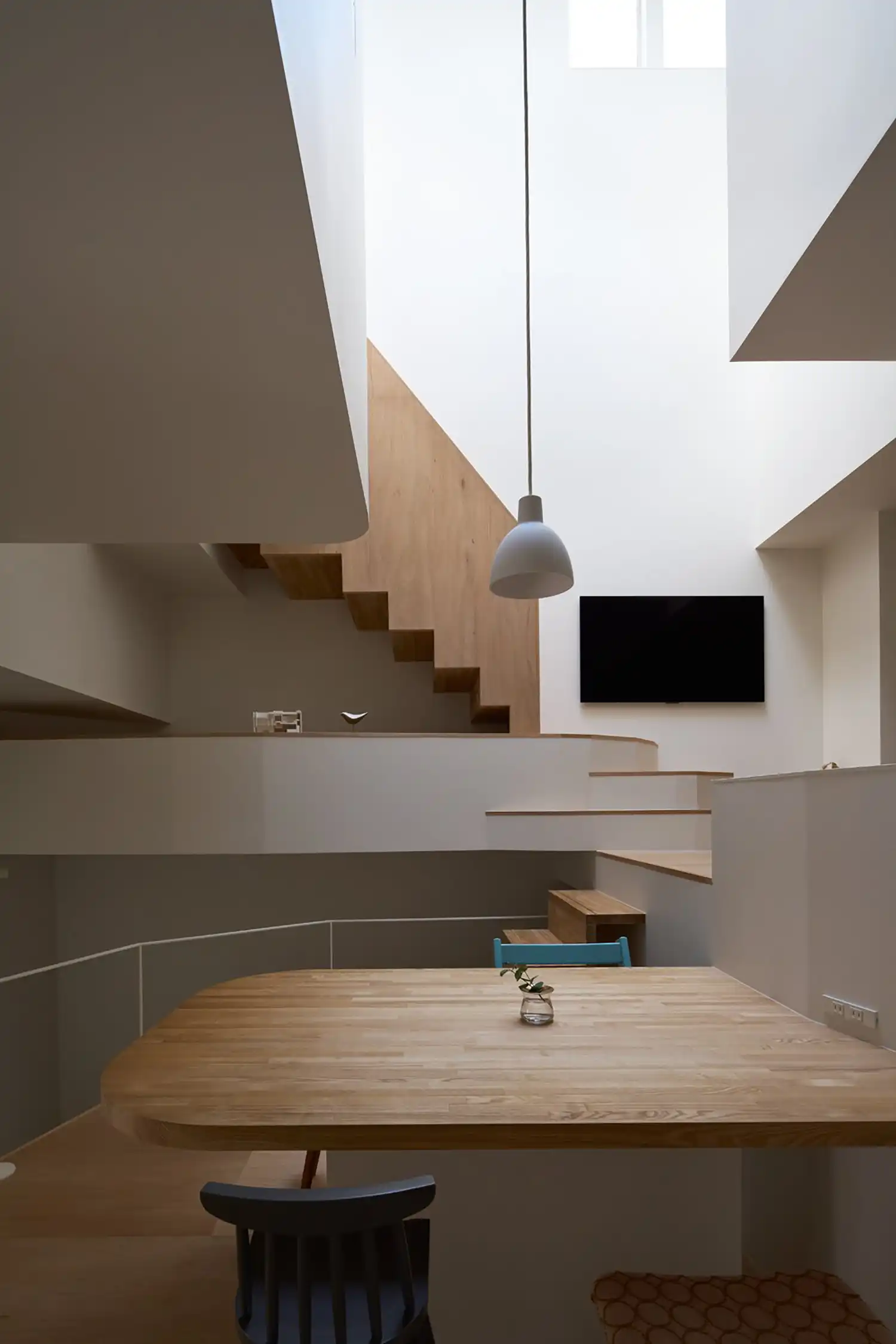 Fujiwaramuro Architects: Sky-Lit House in Hirano, Osaka — Transforming a Flagpole Lot