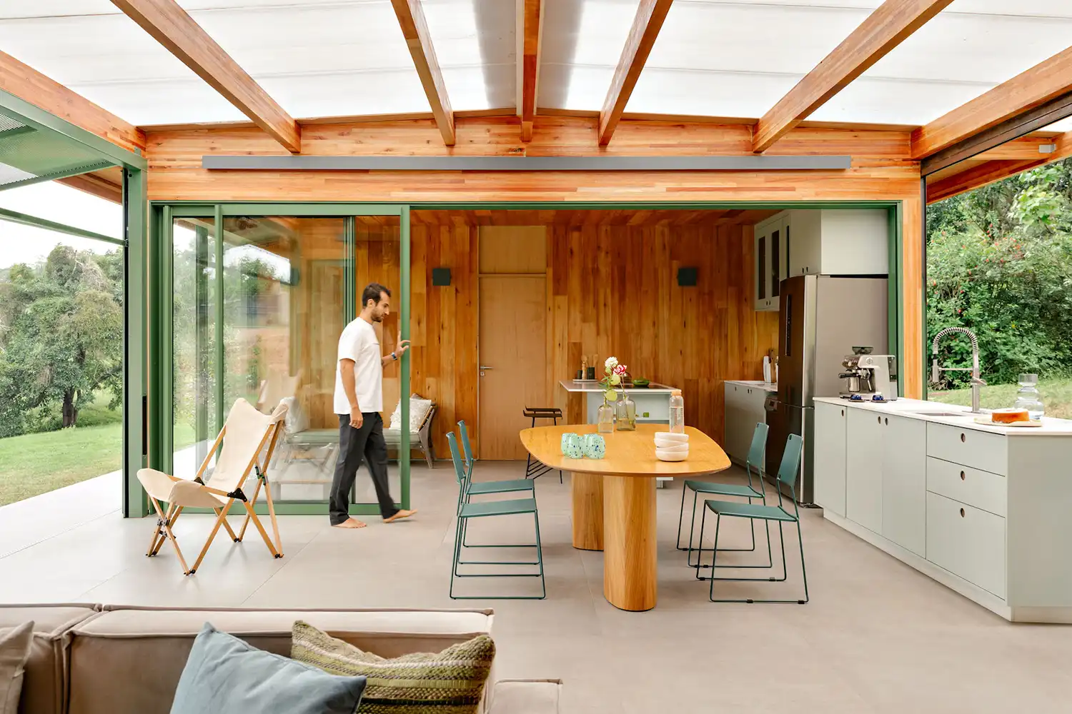 House in Piedade: Nitsche Arquitetos’ Sustainable CLT Retreat