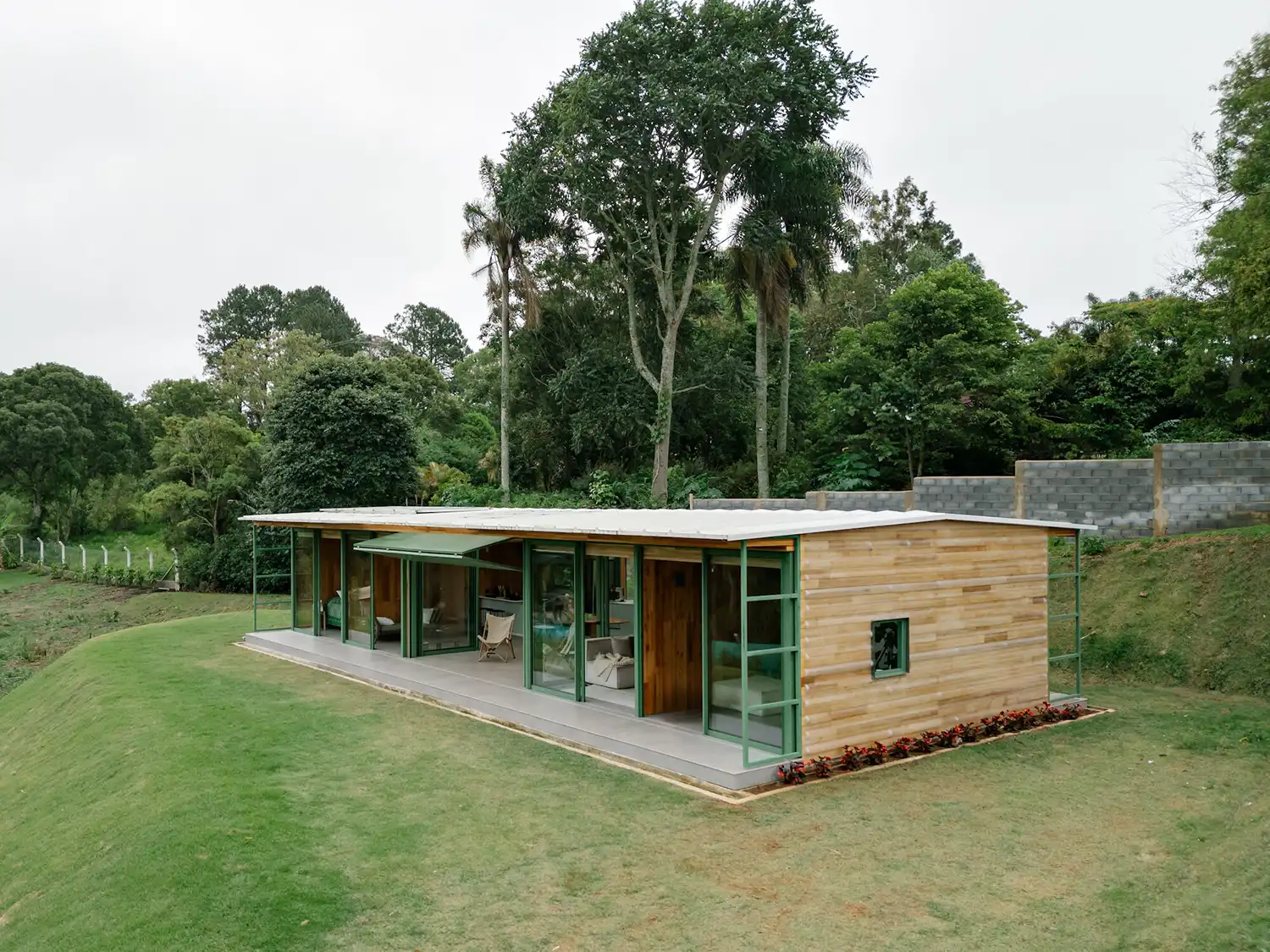 House in Piedade: Nitsche Arquitetos’ Sustainable CLT Retreat