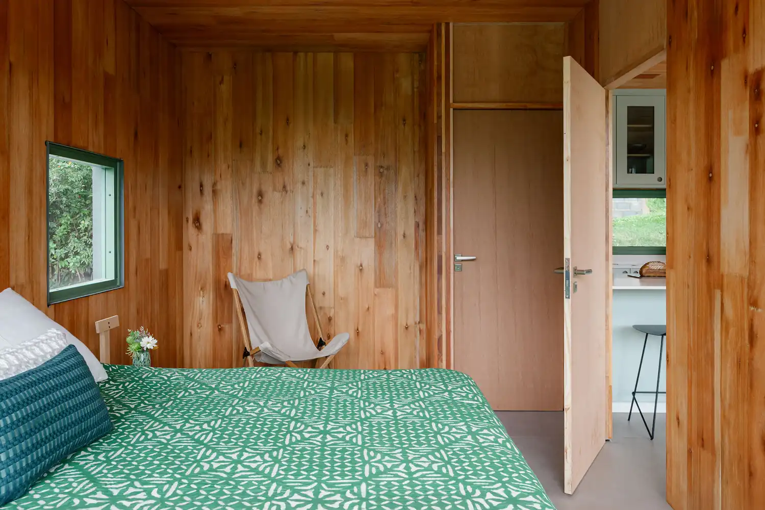 House in Piedade: Nitsche Arquitetos’ Sustainable CLT Retreat