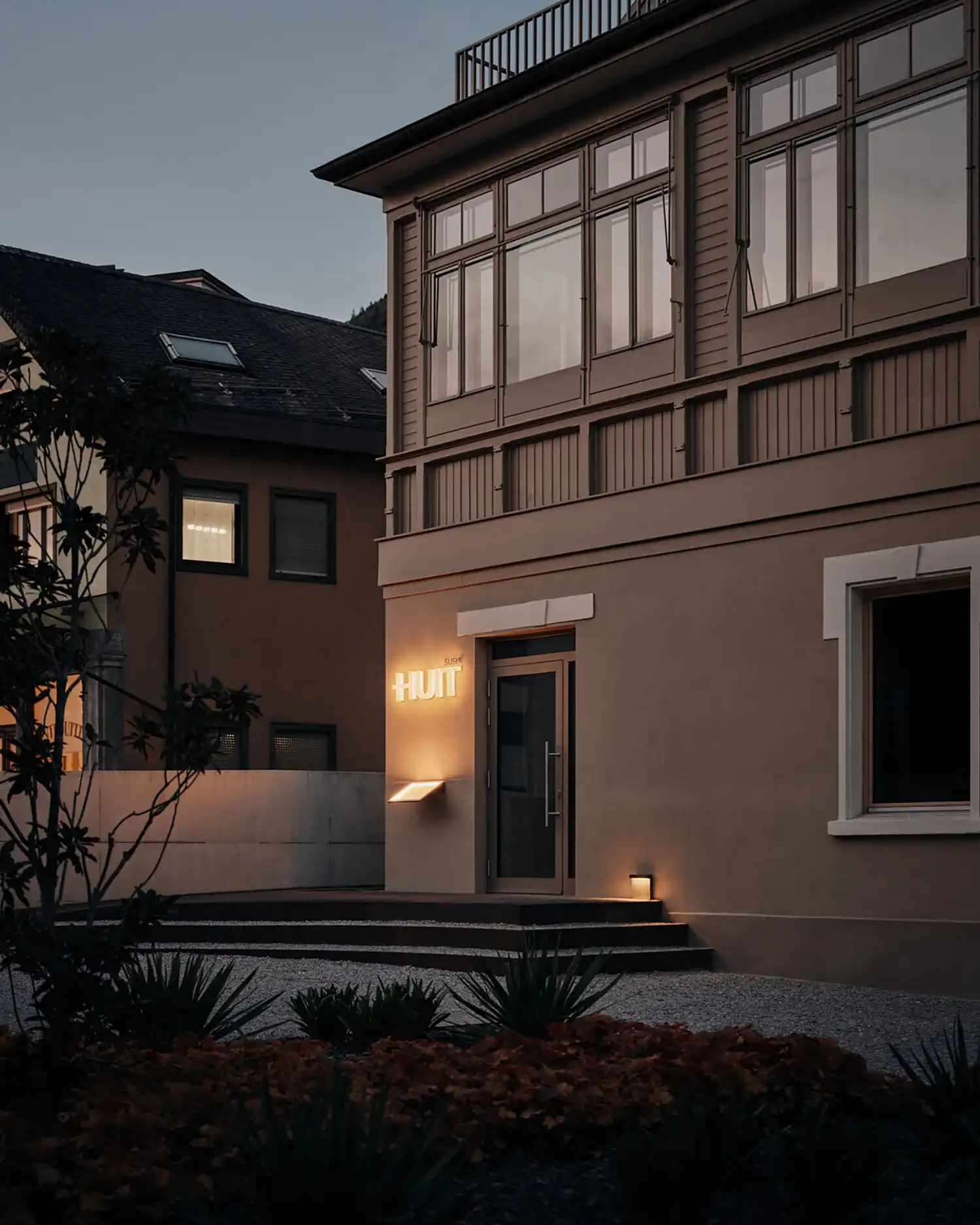 Huit Sushi: Craft & Concept’s Flexible Dining Design in Montreux