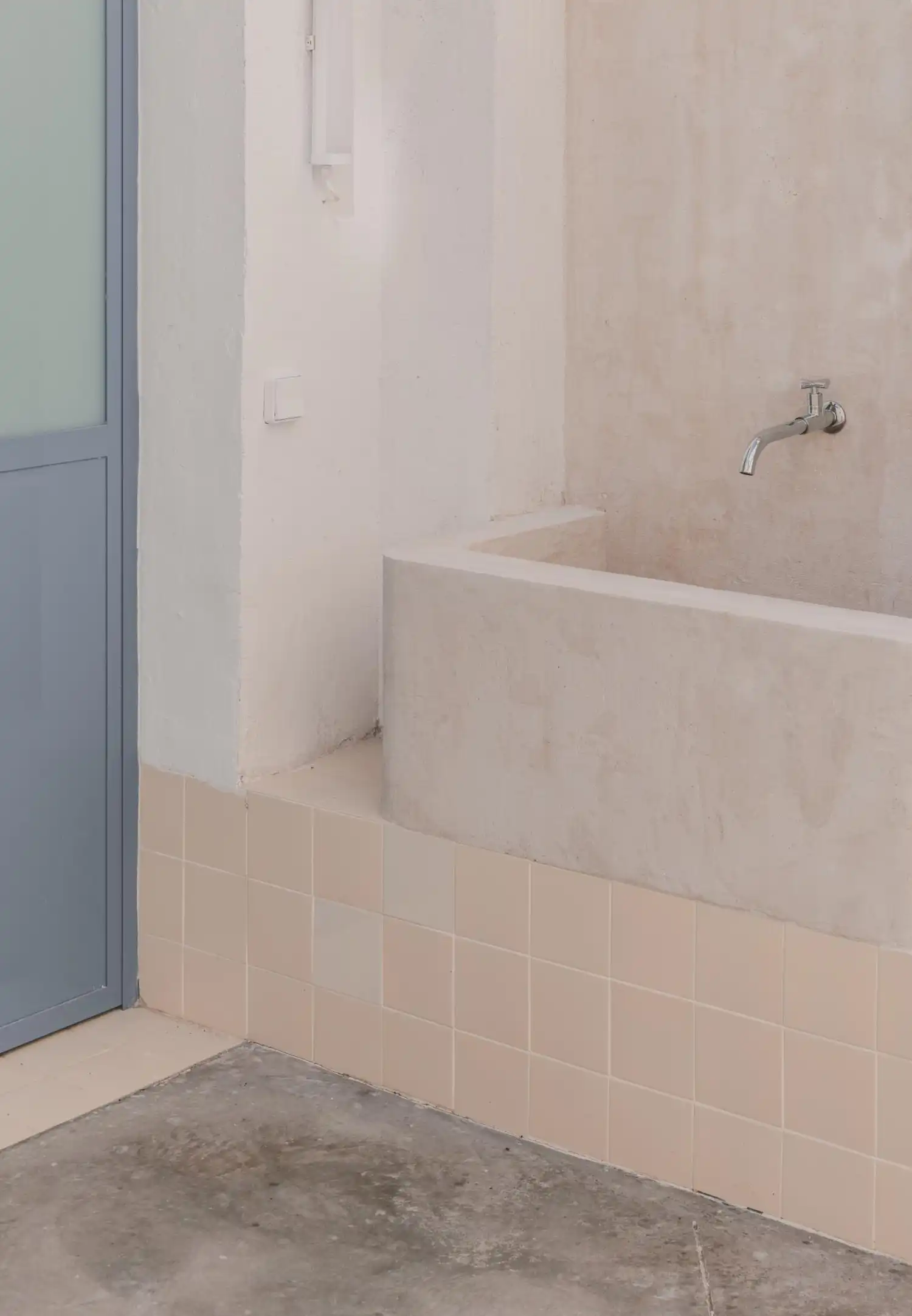 Nave Maravilla by Día Uno: Hidden Courtyard Art Studio | Madrid Warehouse Conversion