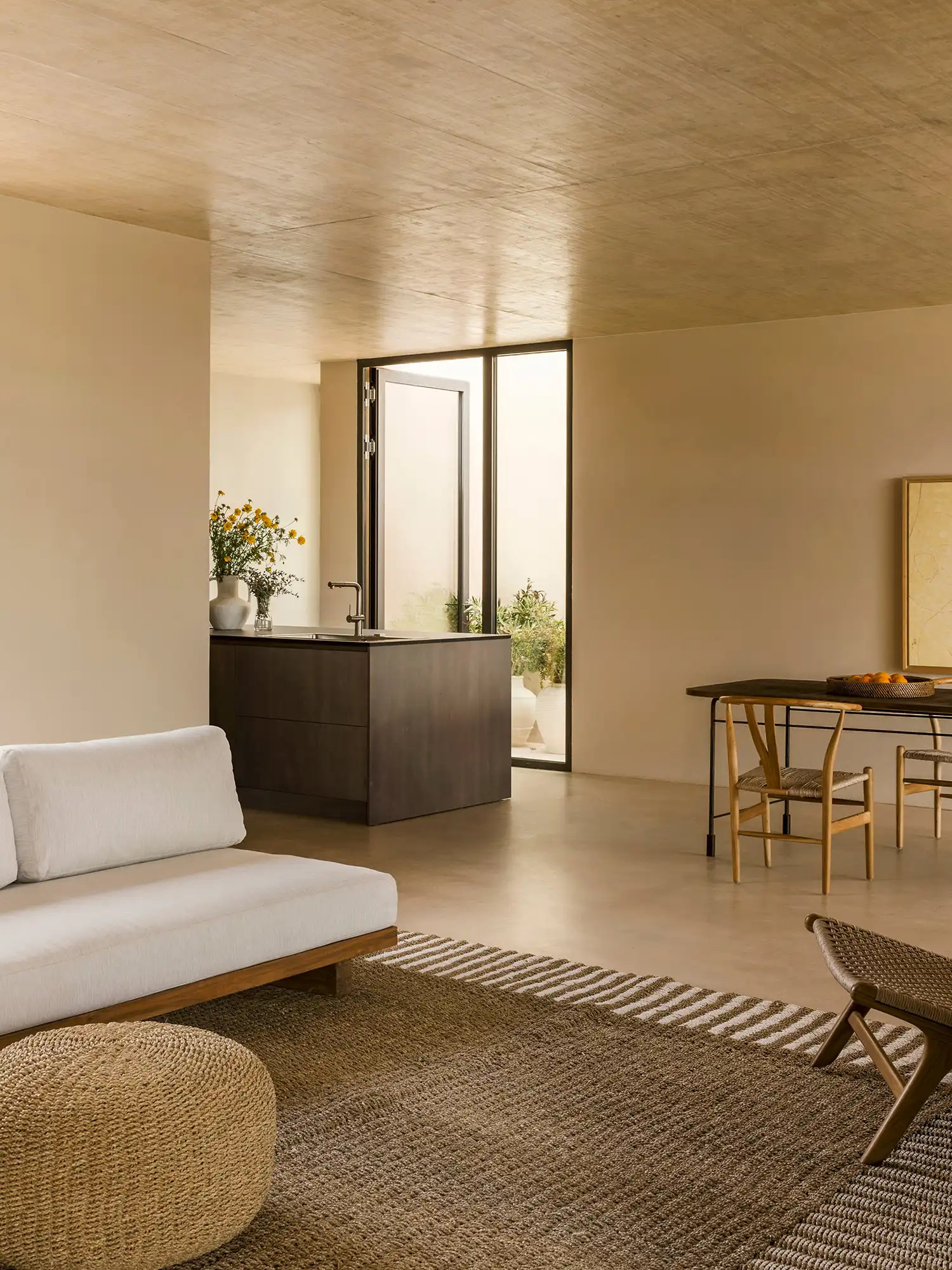 Patio House in Avola, Sicily: SOLUM Studio’s Cliffside Villa