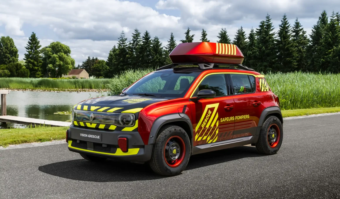 Renault VISION 4RESCUE electric emergency vehicle: raised AWD command center with drone capsule & rescue graphics