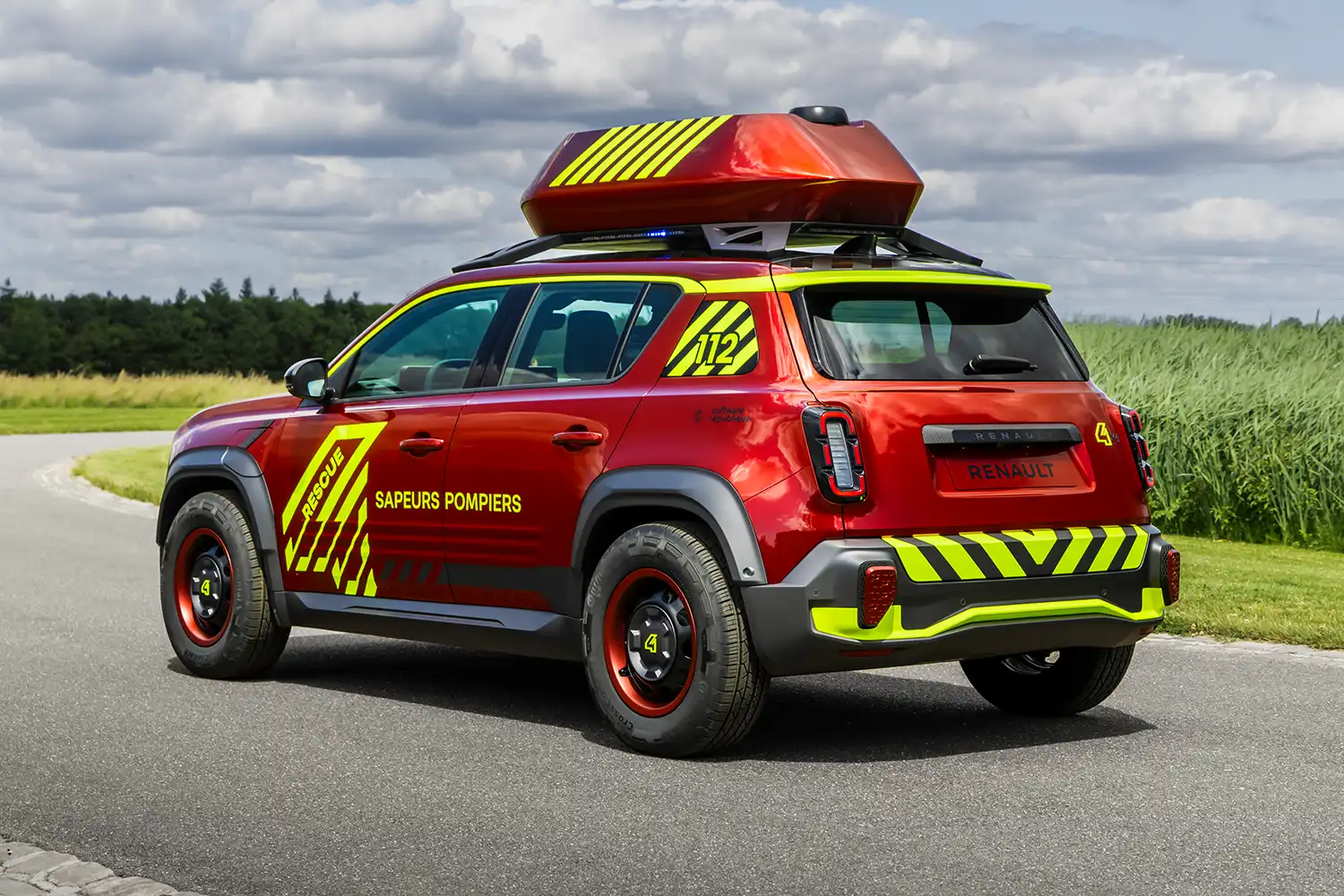 Renault Vision 4RESCUE: Electric Emergency Vehicle by Software République