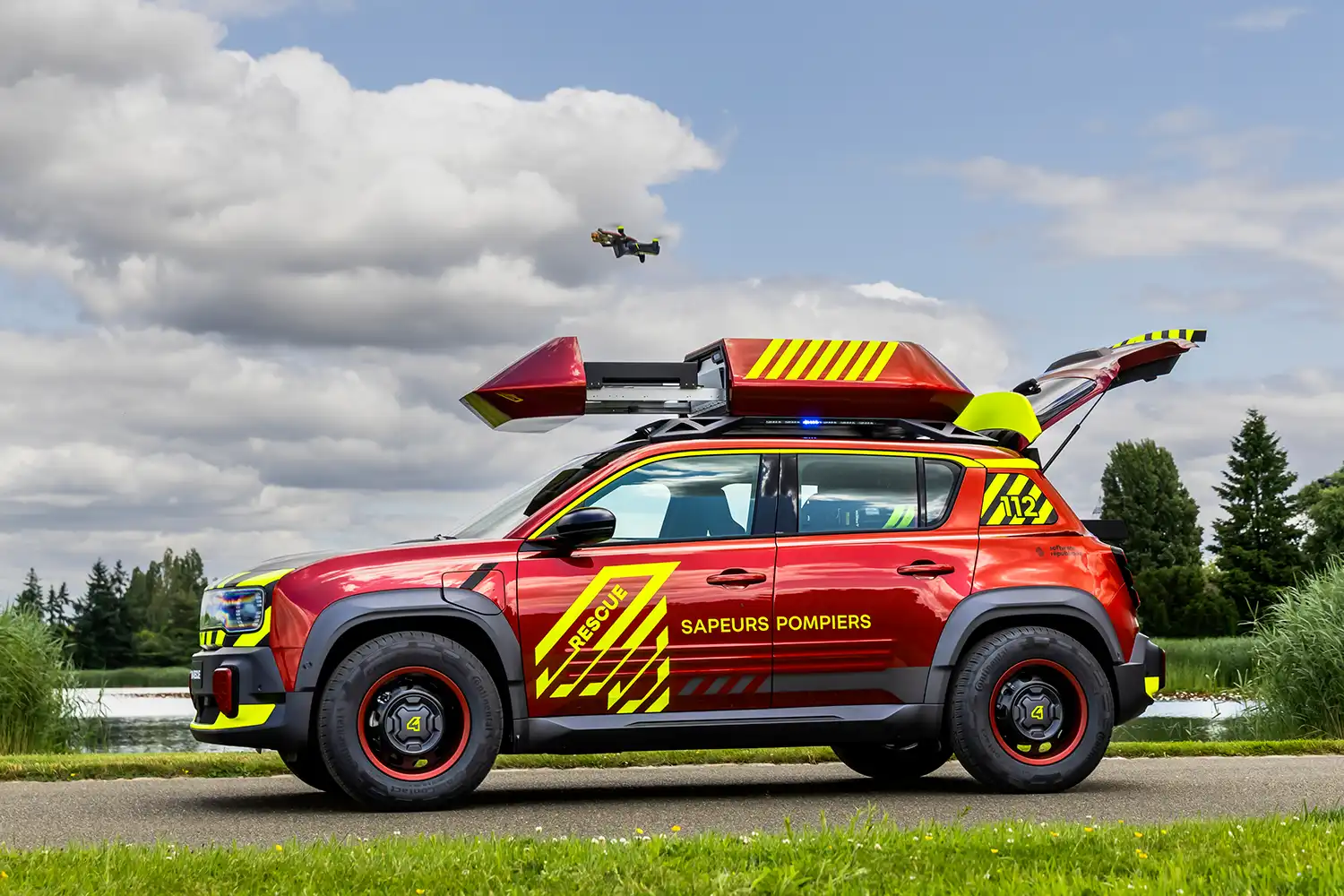 Renault Vision 4RESCUE: Electric Emergency Vehicle by Software République
