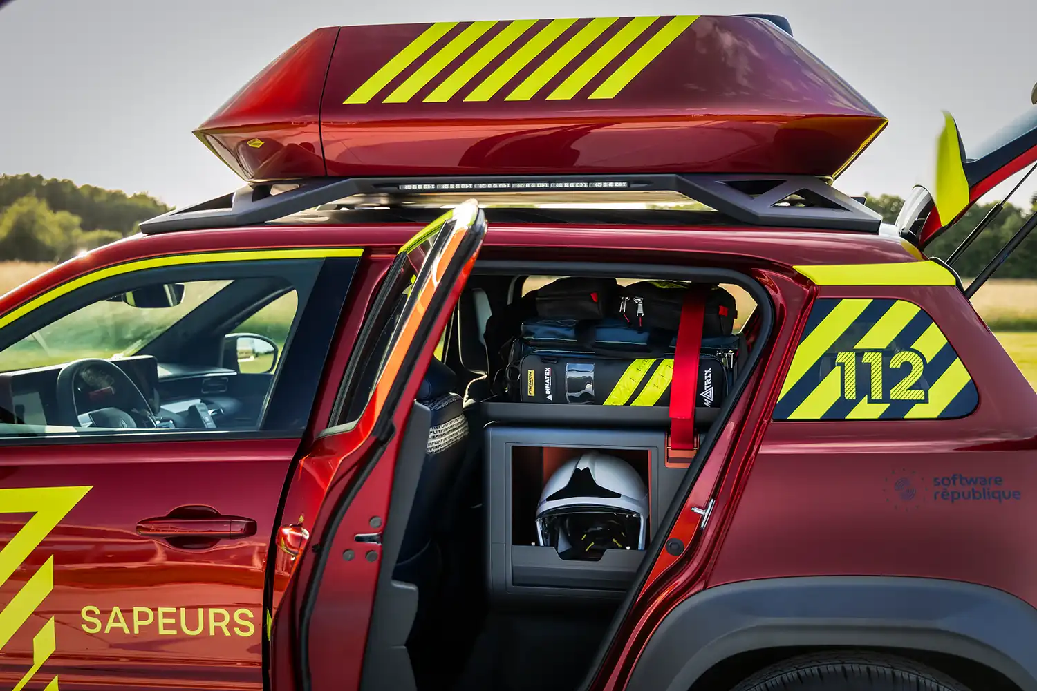 Renault Vision 4RESCUE: Electric Emergency Vehicle by Software République
