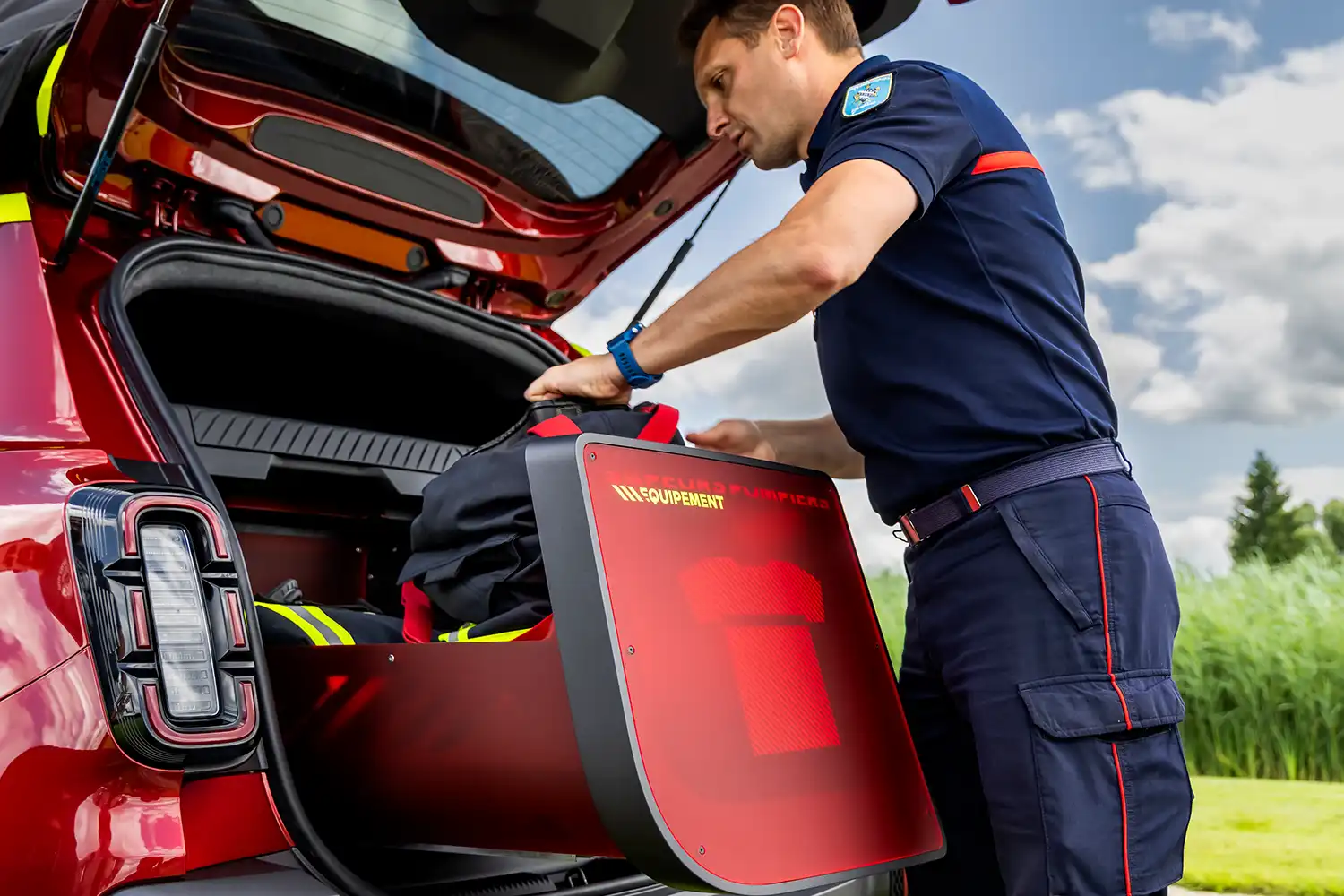 Renault Vision 4RESCUE: Electric Emergency Vehicle by Software République