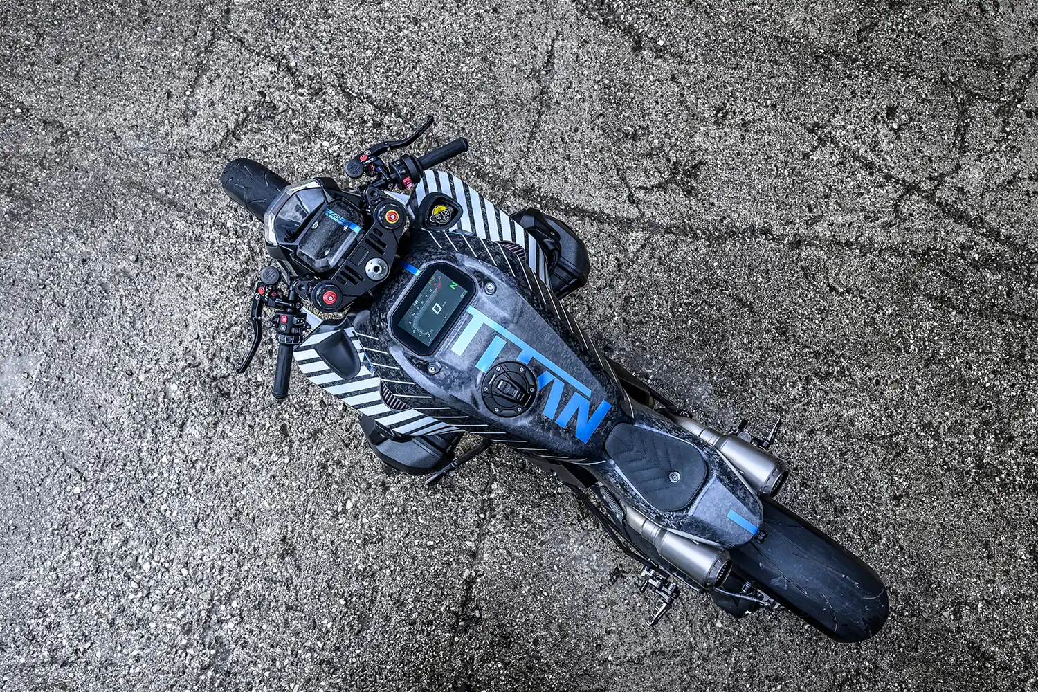 BMW R 1300 R TITAN: A Forged Carbon Sprint Racer