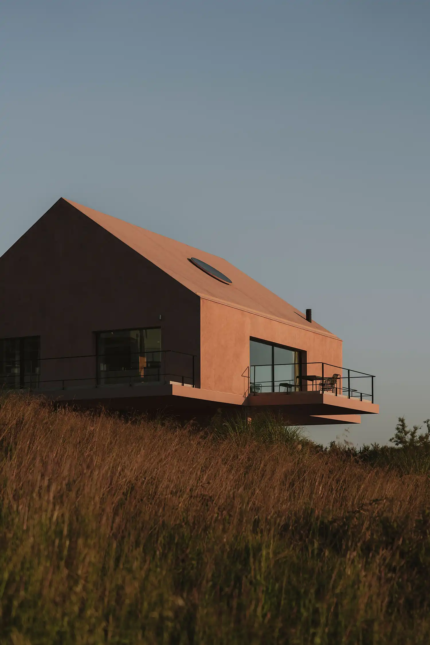 Casa Plaj by Extrastudio: A Radical Coastal Concrete House in Portugal