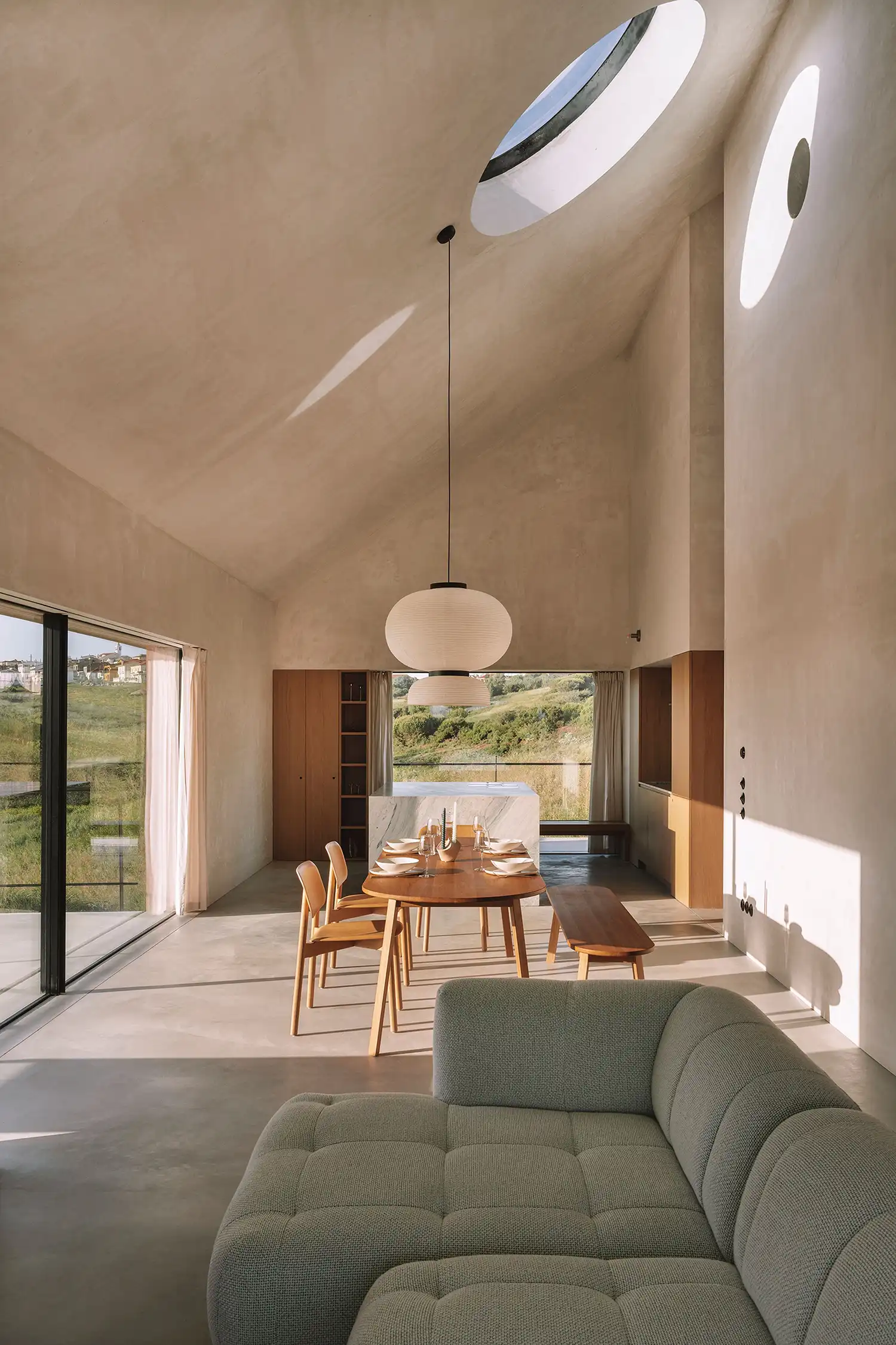 Casa Plaj by Extrastudio: A Radical Coastal Concrete House in Portugal