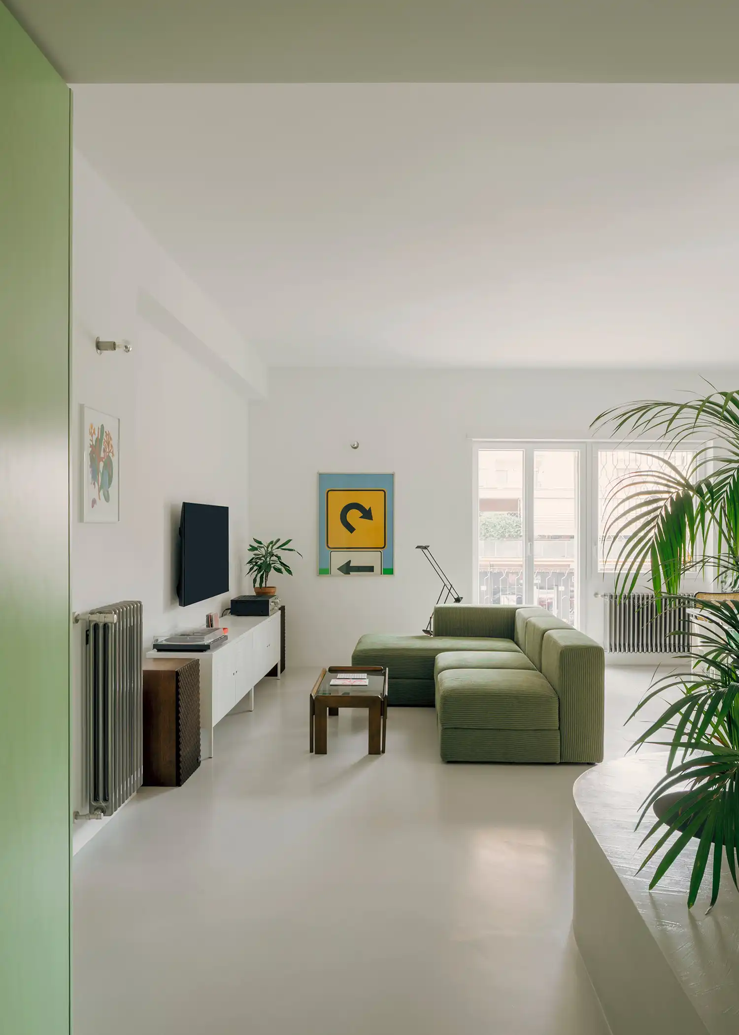 PAROS ARCHITETTURA Renovates Casa Tirreno with Fluid Glass-Brick Wall