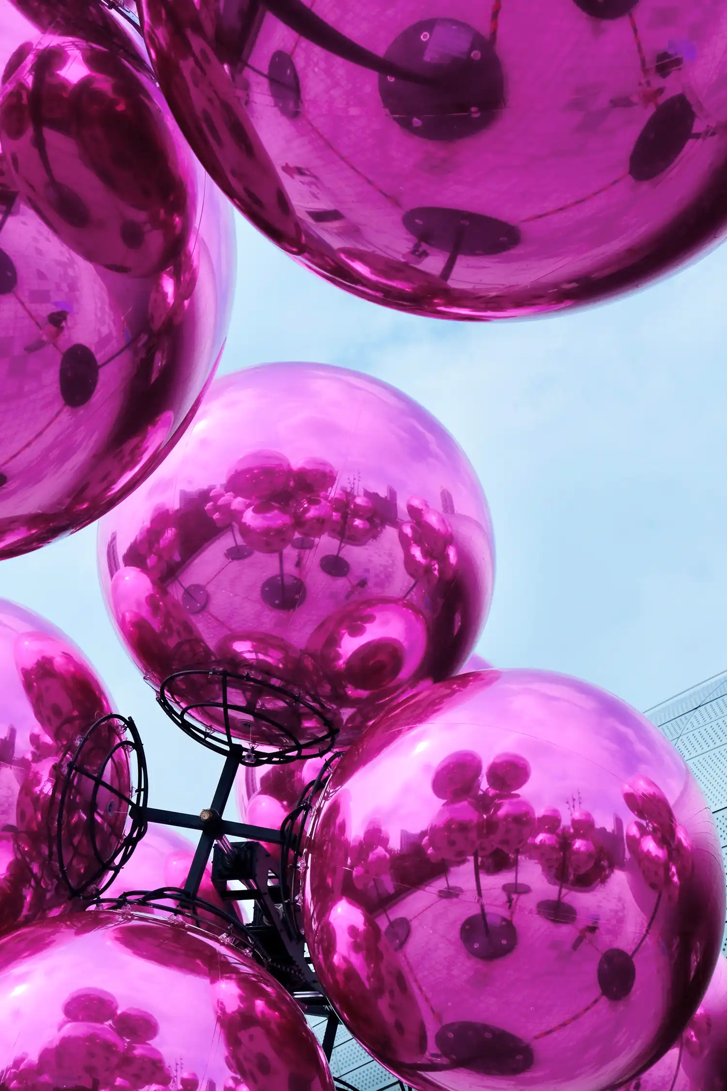 Vincent Leroy's Molecular Cloud: Kinetic Sculpture at Zaha Hadid's DDP, Seoul