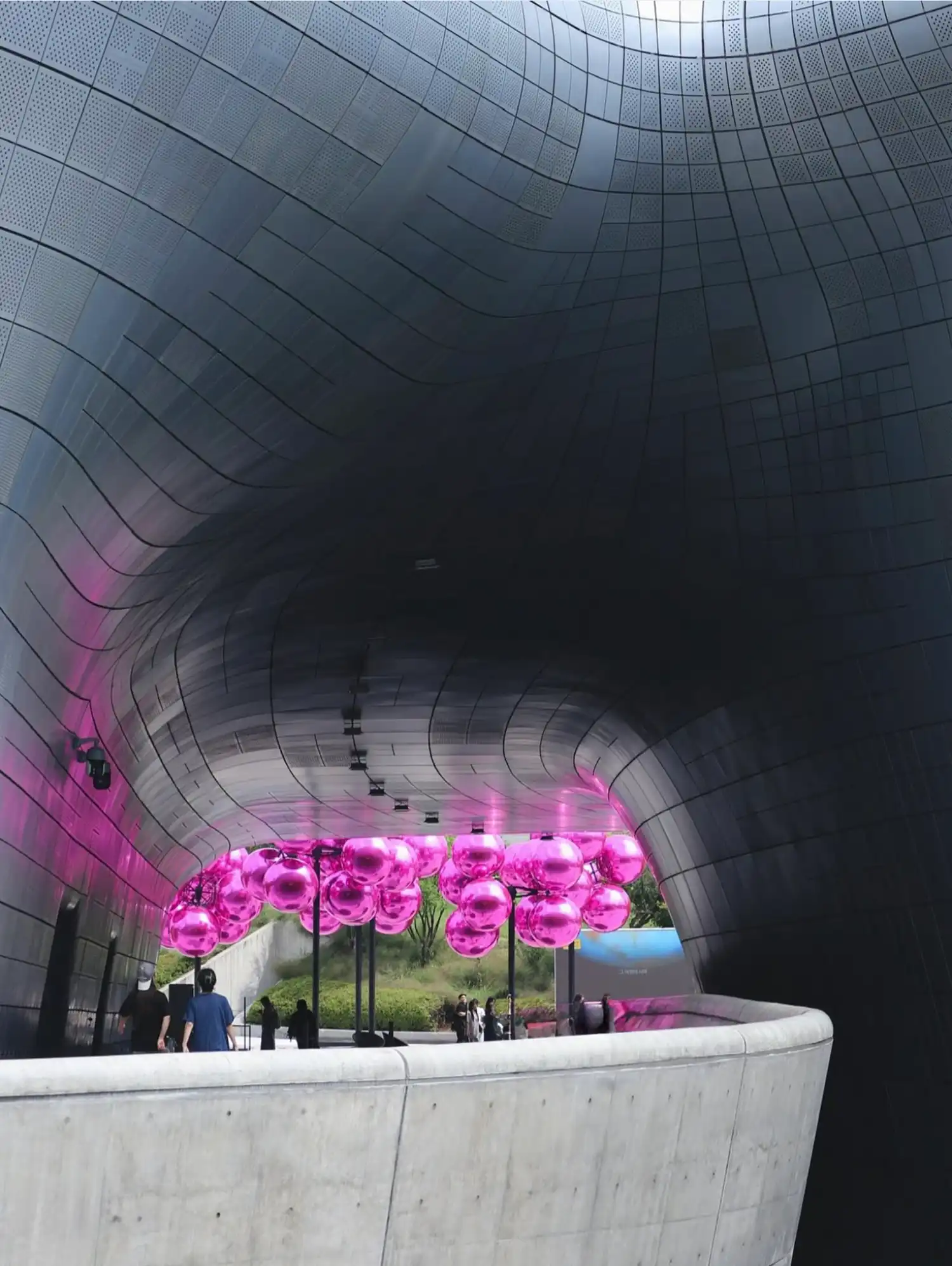 Vincent Leroy's Molecular Cloud: Kinetic Sculpture at Zaha Hadid's DDP, Seoul