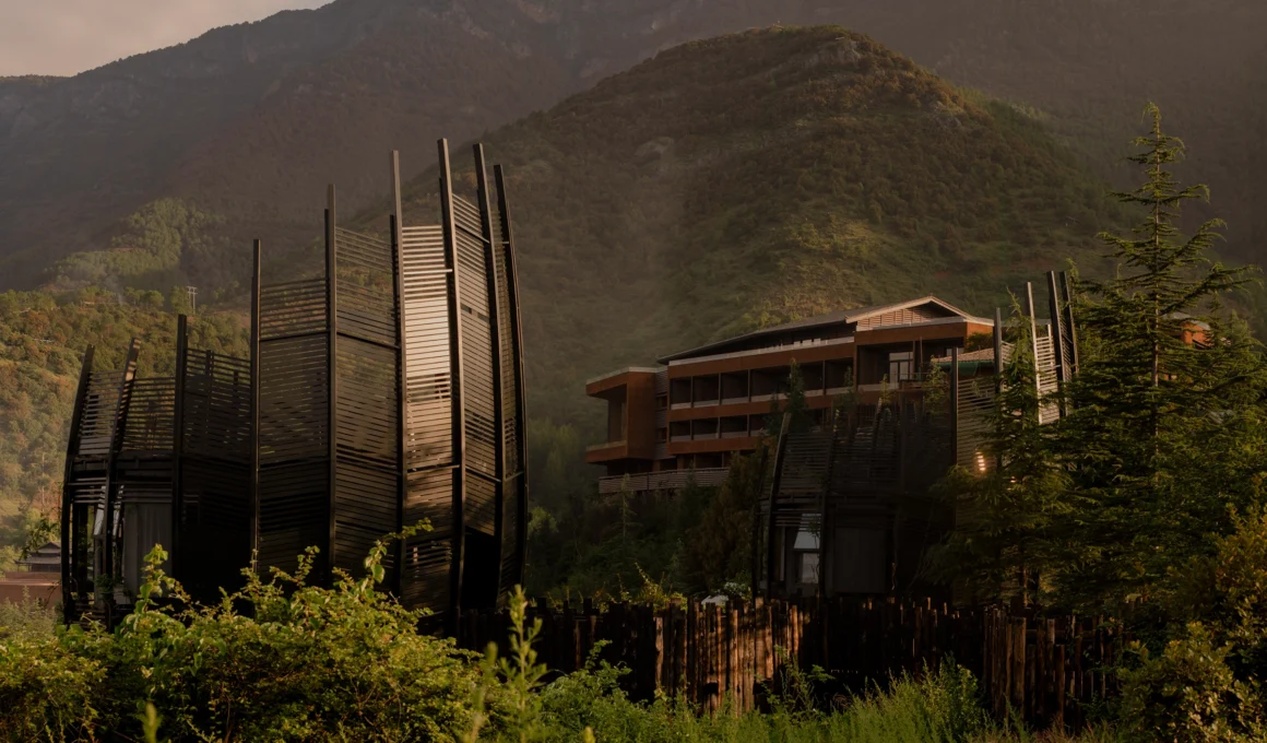 The ArcadiaPlace Lugu Lake exterior: Sustainable architecture and a luxury treehouse blend with the Hengduan Mountains and Lugu Lake landscape.