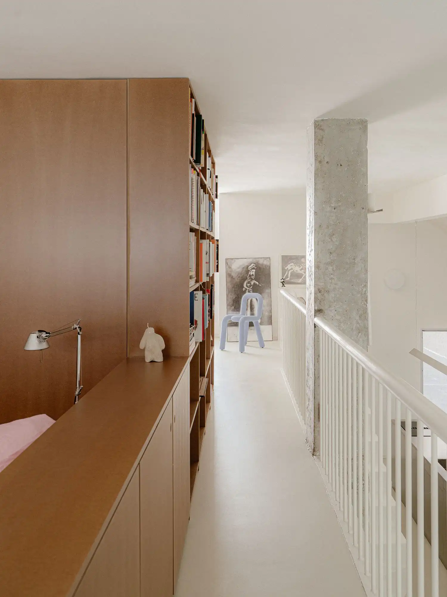 Bonito Compact Home: BURR's Ship Conversion in Madrid