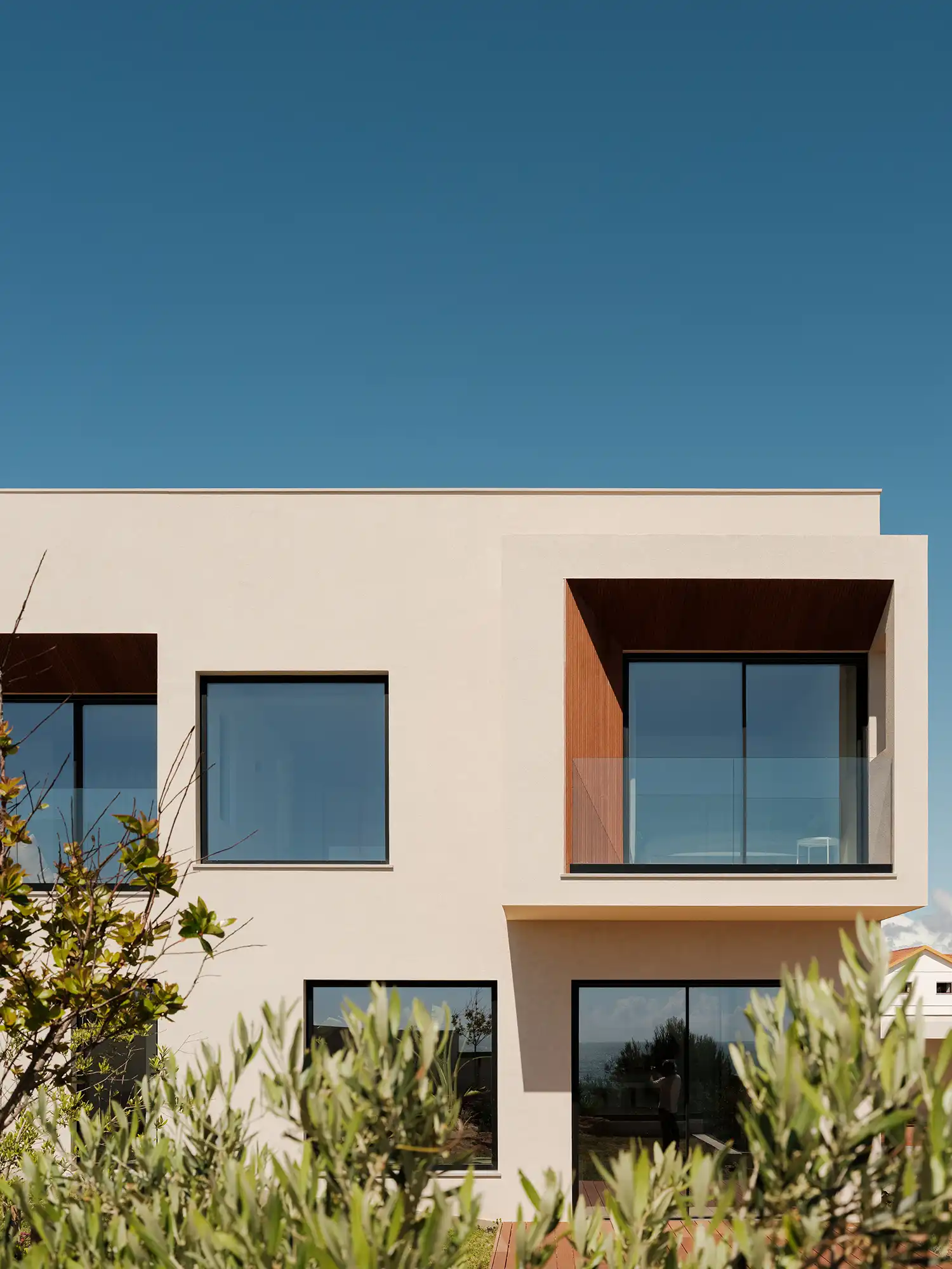 Casa Horizonte: A Modern Cliffside House in Ericeira, Portugal 