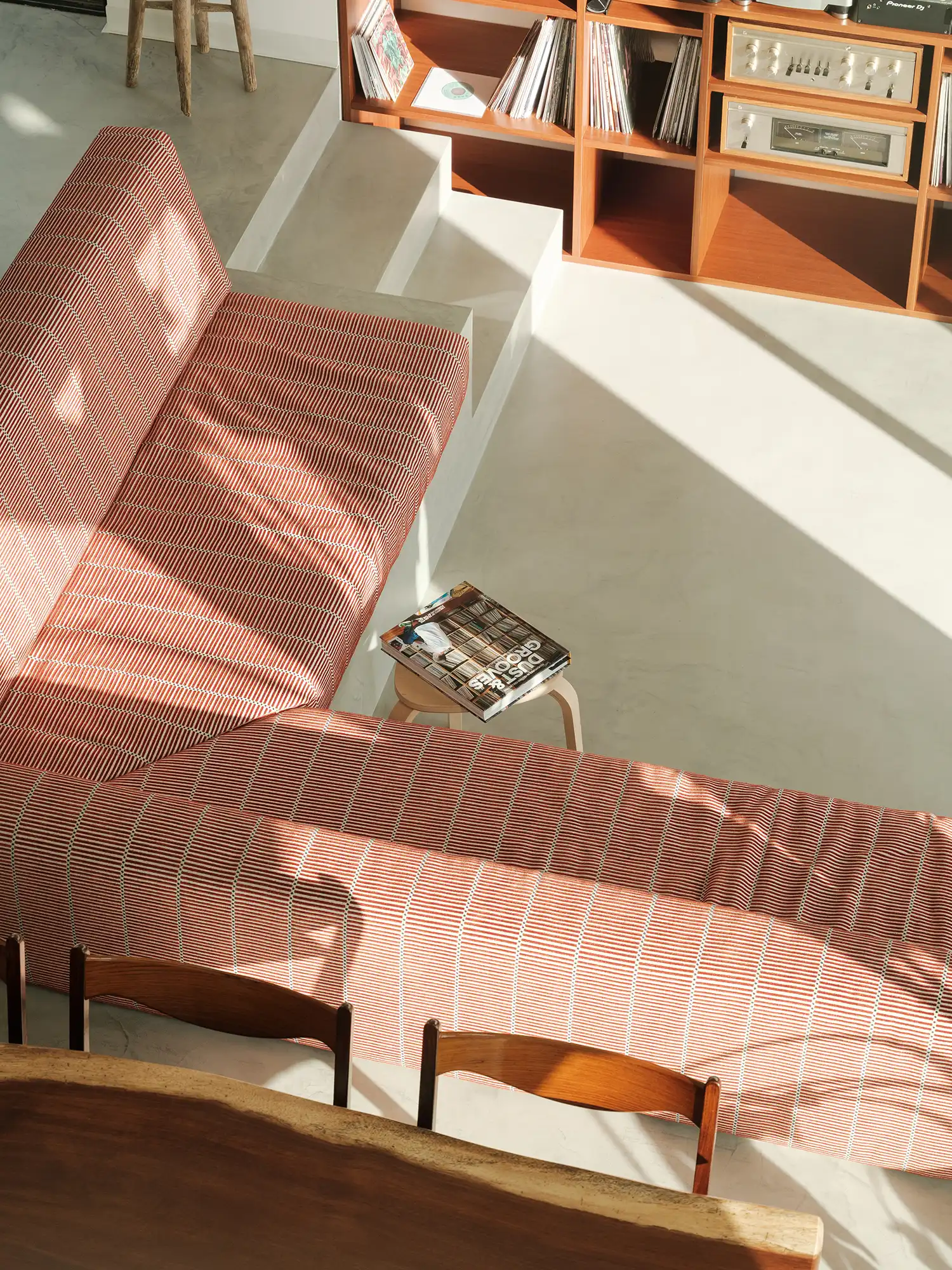 Casa Horizonte: A Modern Cliffside House in Ericeira, Portugal 