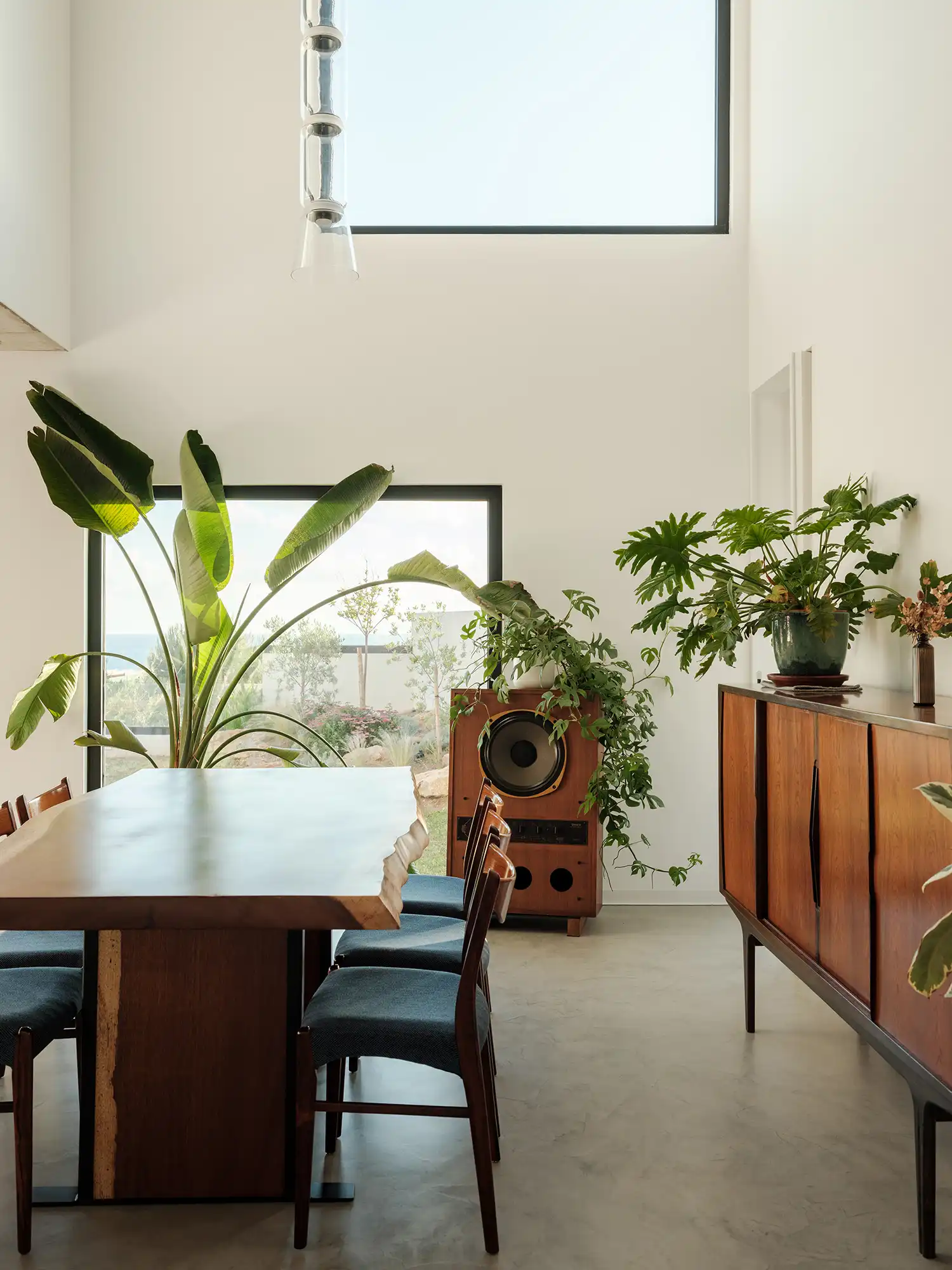 Casa Horizonte: A Modern Cliffside House in Ericeira, Portugal 