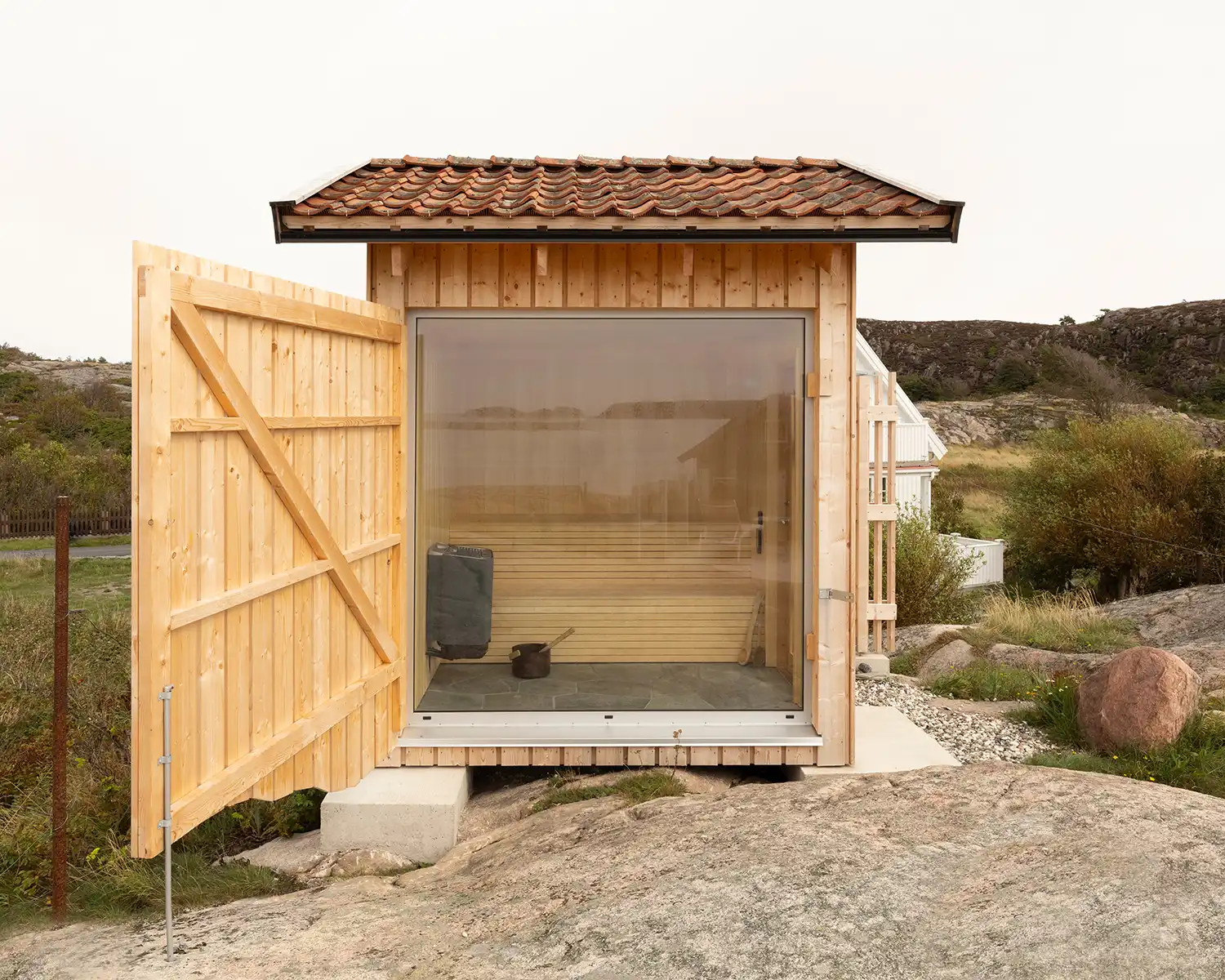 Sauna Sövall: HelgessonGonzaga's Sustainable Coastal Design