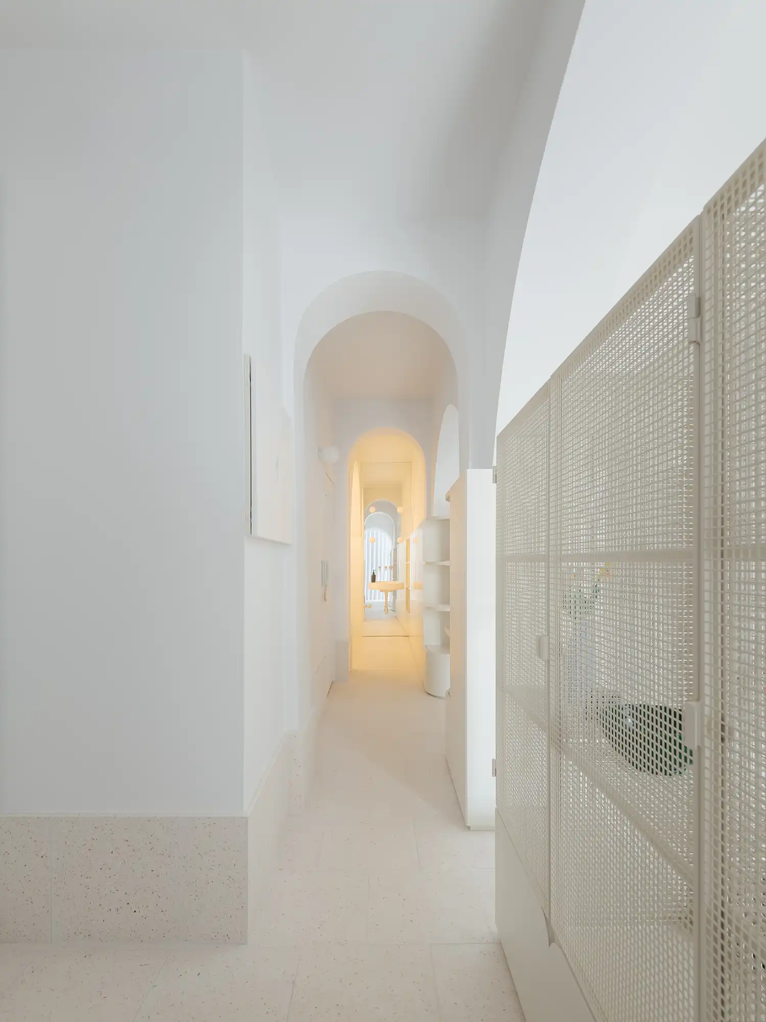 Aurora Arquitectos Reimagines Lisbon’s Gaioleiro Semi-Basement