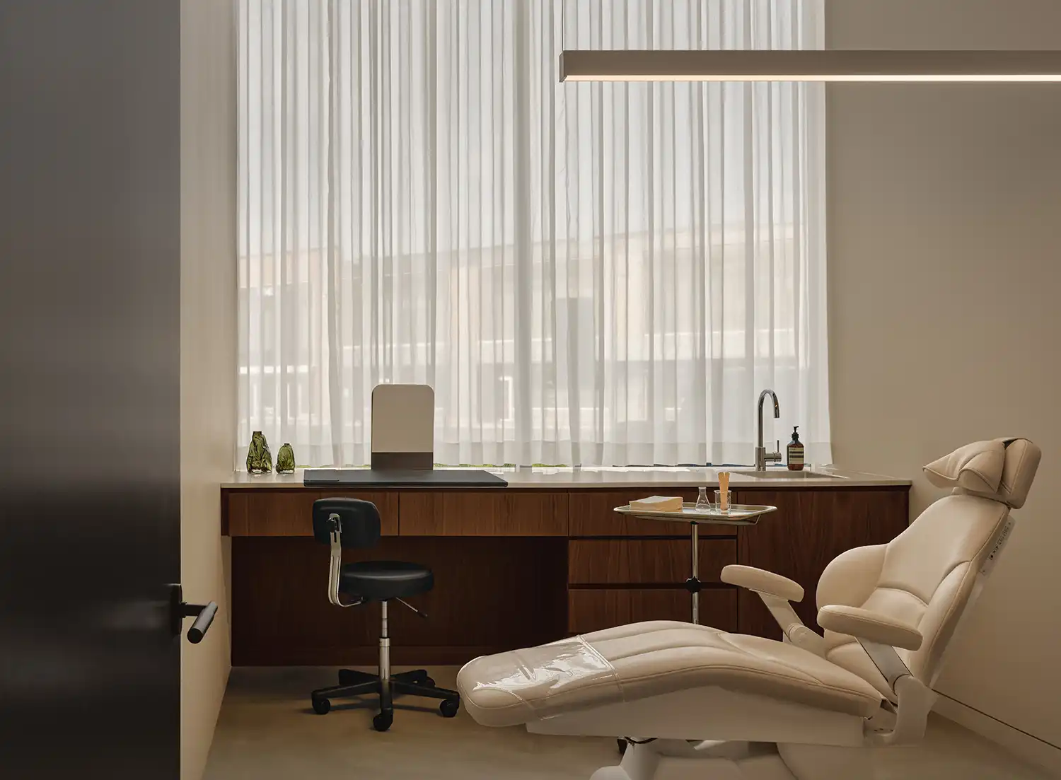 OAKV Clinic Oakville: Atelier Carle Reimagines Medical Design with Spa-Like Warmth