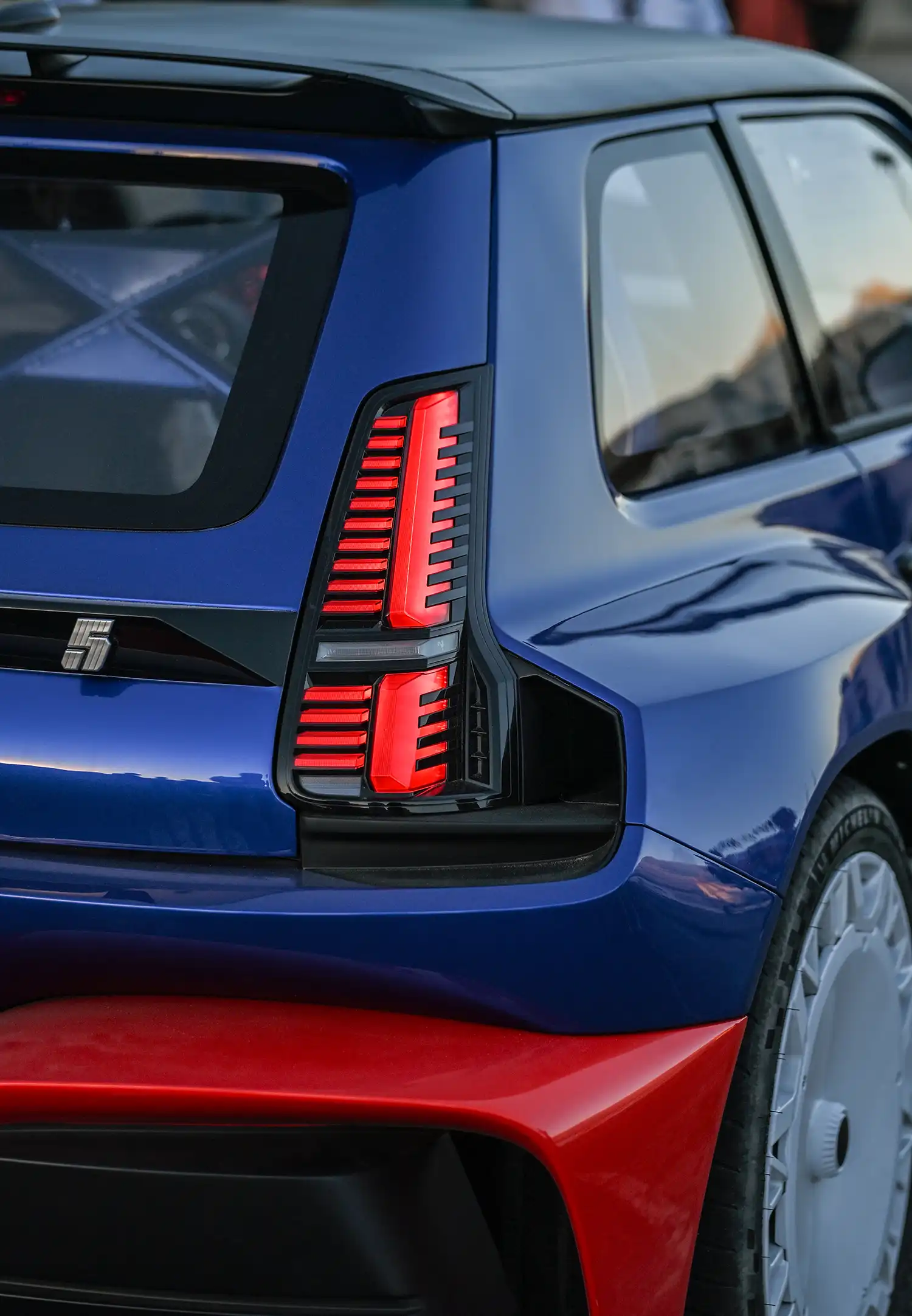 Renault 5 Turbo 3E: Electric Mini-Supercar Design, Tech & Art