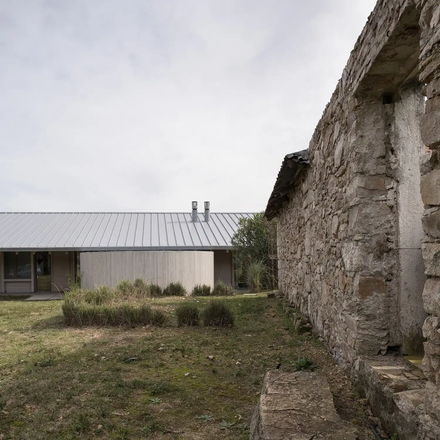 Casa Caballete: Prefabricated Timber Home in Florida, Uruguay