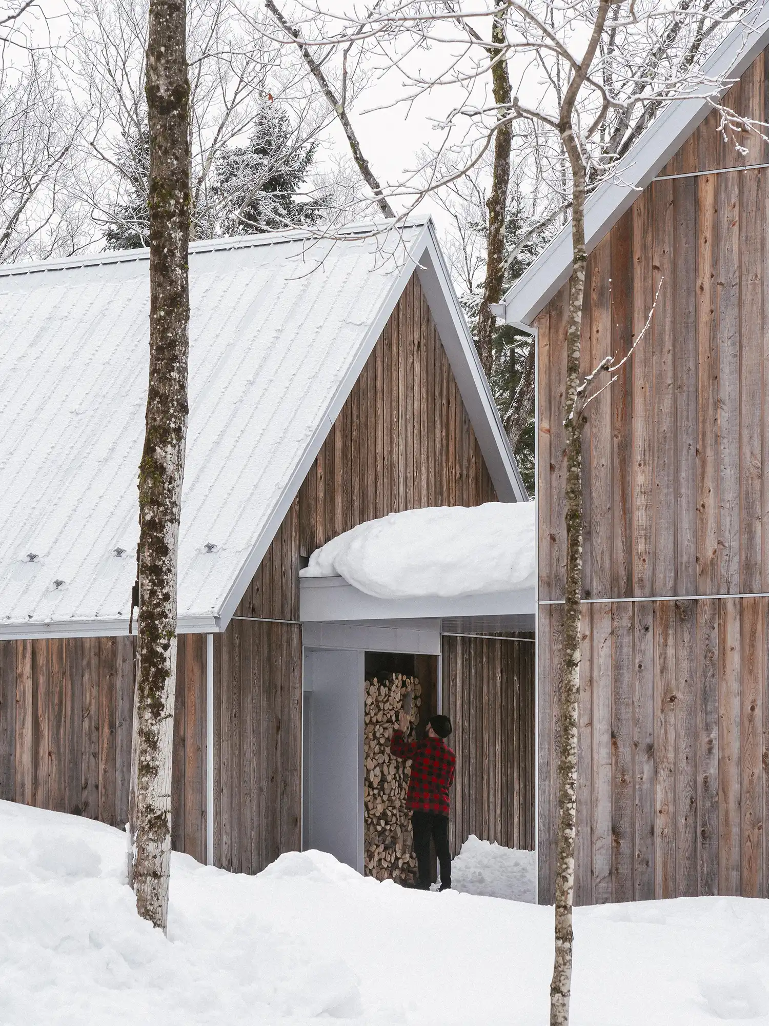EM Architecture’s Chalet du Ruisseau: Modern Vernacular Design in Quebec