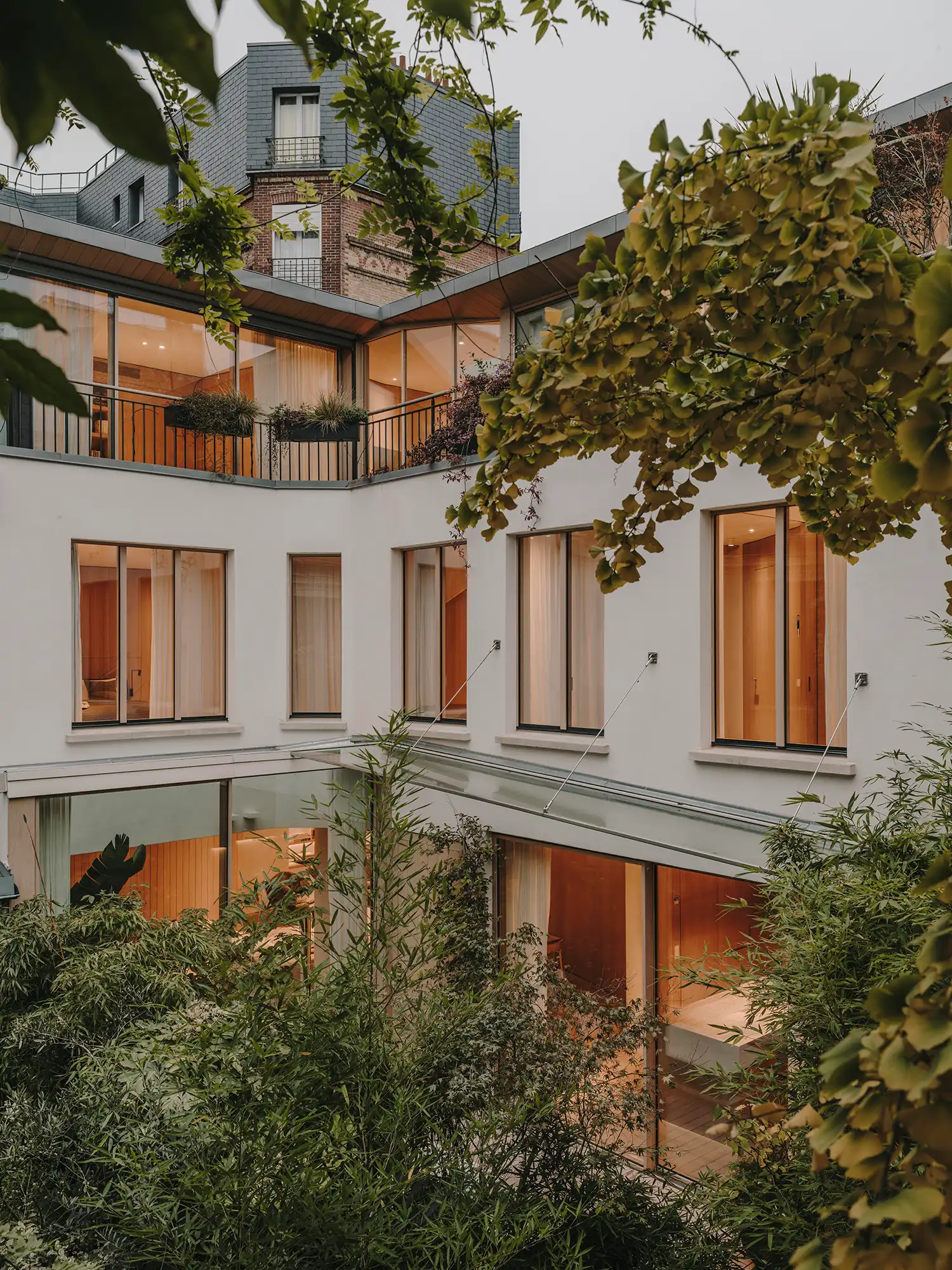 Holzrausch's Minimalist Oak Townhouse: Quiet Luxury in Paris