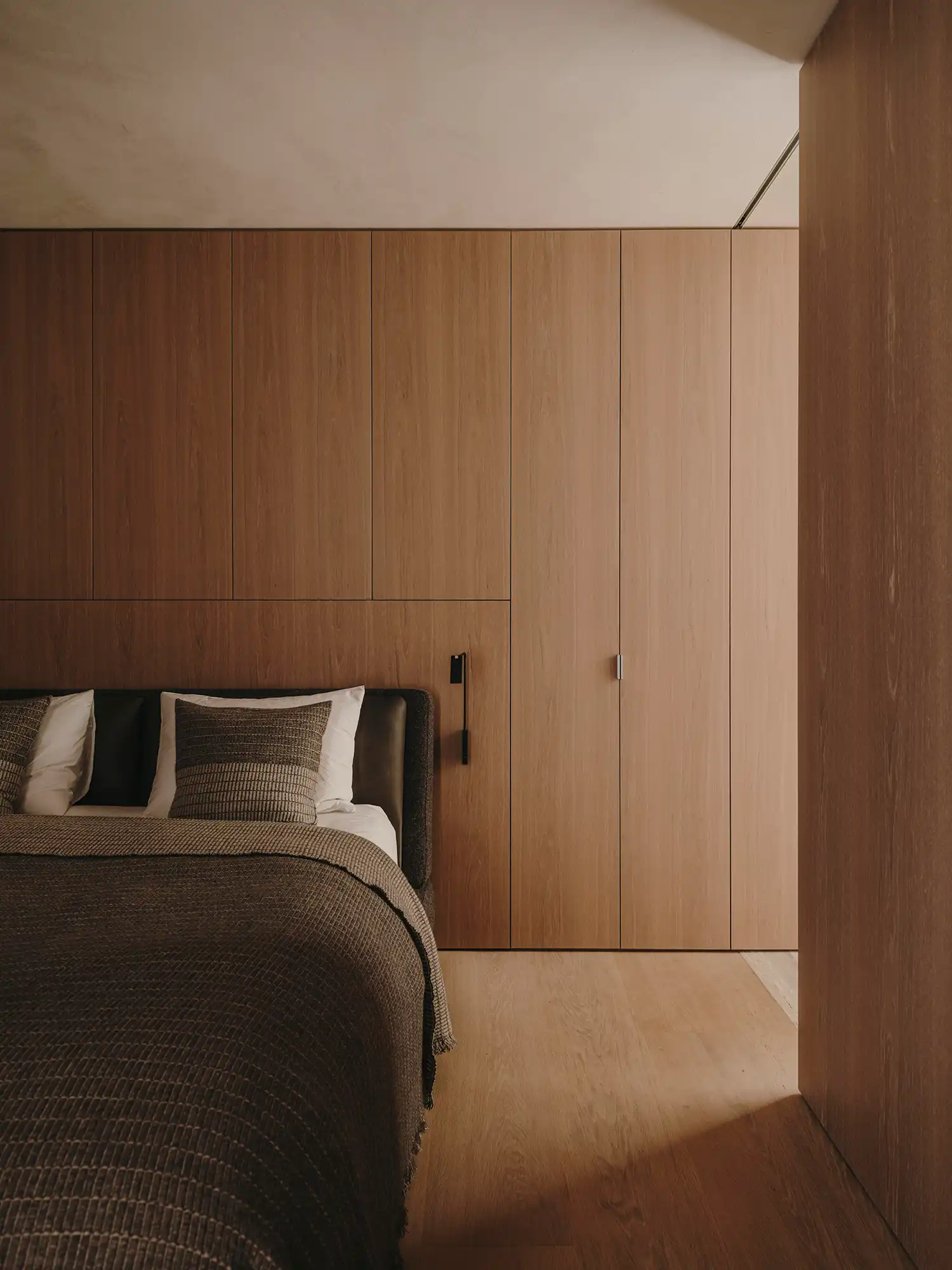 Holzrausch's Minimalist Oak Townhouse: Quiet Luxury in Paris