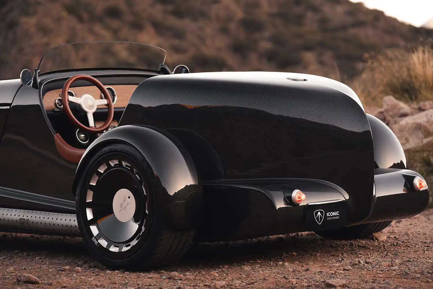 SP40 Restomod Speedster: Carbon Fiber Art Deco Design Icon