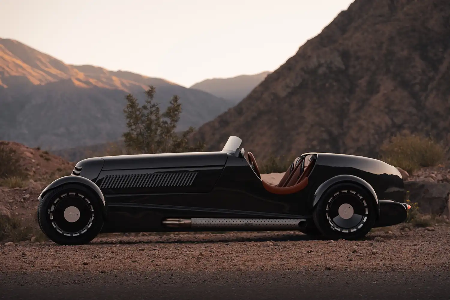 SP40 Restomod Speedster: Carbon Fiber Art Deco Design Icon