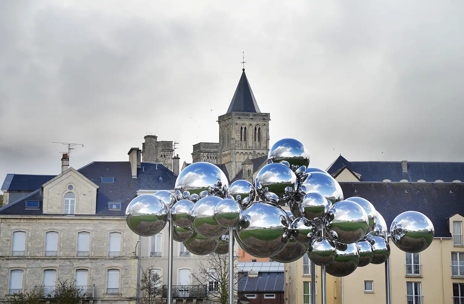 Vincent Leroy’s Mirrored Cloud Sculpture Floats Over Caen