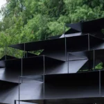 Atelier Deshaus Laoyuting Pavilion, Dianchi Wetland Park. Dense steel columns forming a technological forest and fragmented roof architecture.