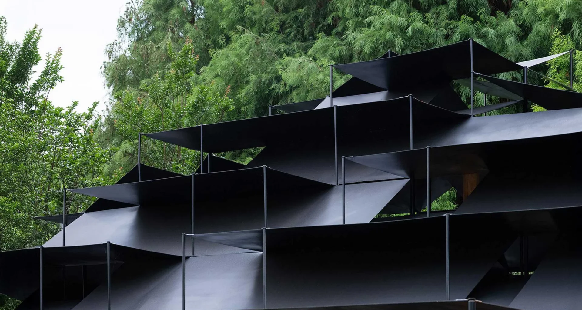 Atelier Deshaus Laoyuting Pavilion, Dianchi Wetland Park. Dense steel columns forming a technological forest and fragmented roof architecture.