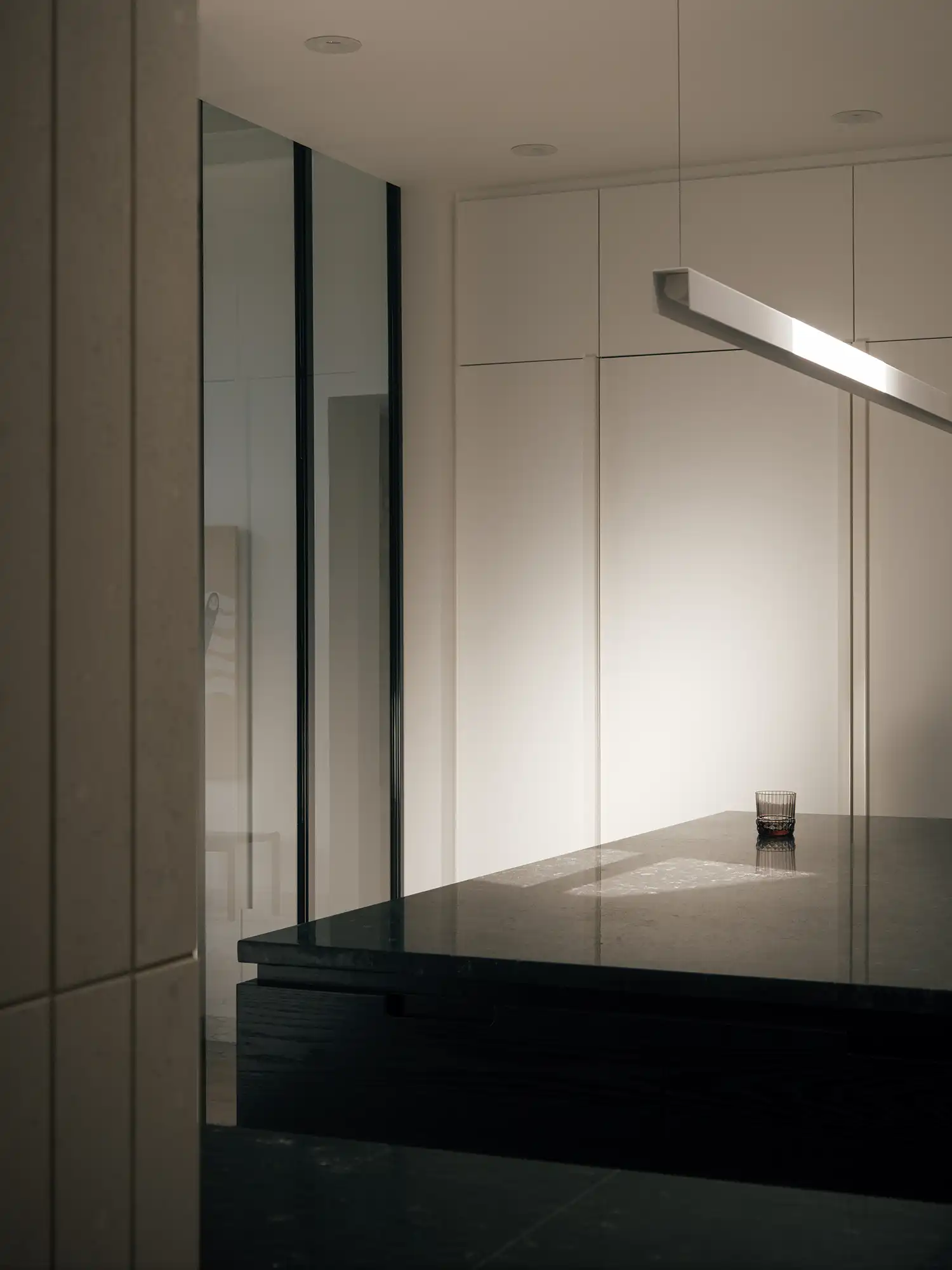 Appareil Architecture transforms 1960s Longueuil home with glazed kitchen