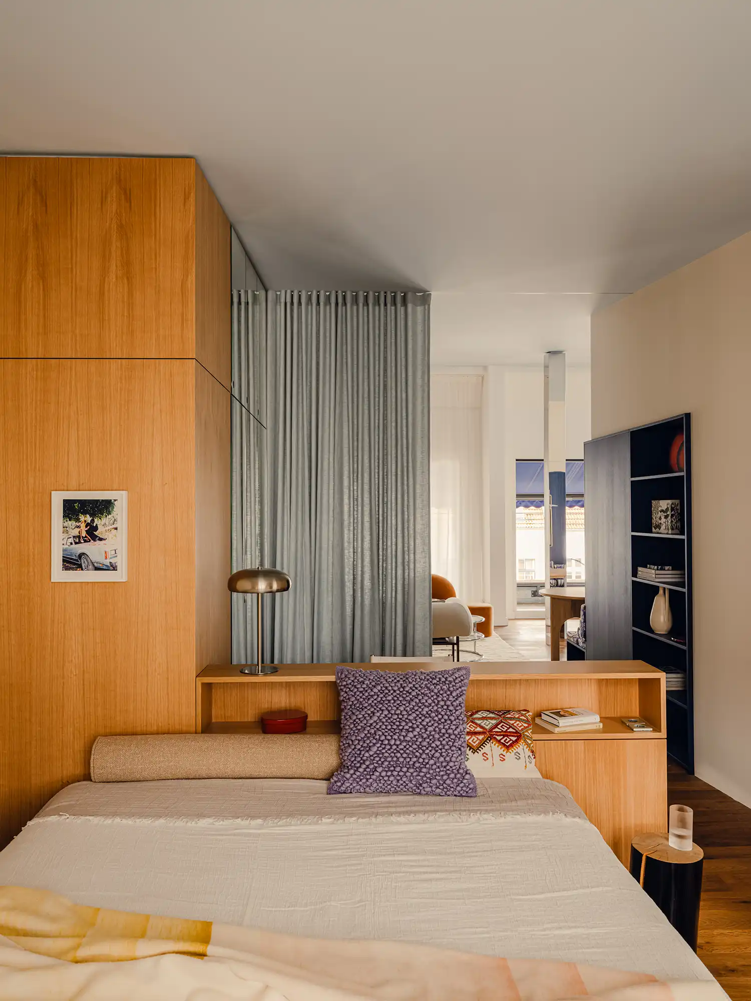 Bruzkus Greenberg: Blue Volume Defines 75sqm Berlin Apartment