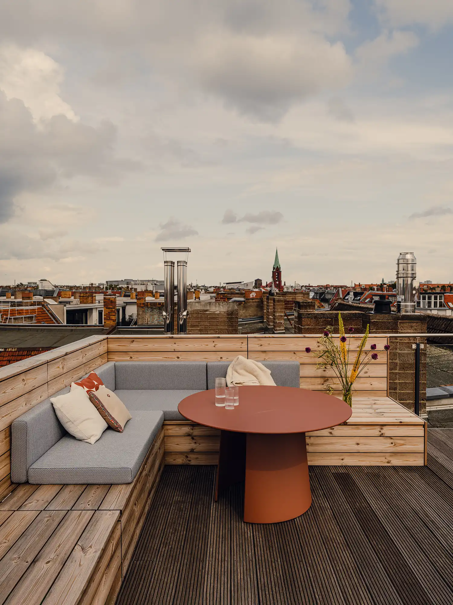 Bruzkus Greenberg: Blue Volume Defines 75sqm Berlin Apartment