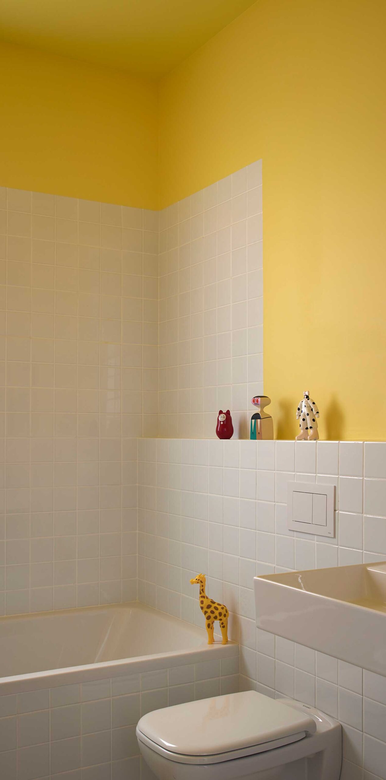 Casa Chanchs: Bold Valencia Renovation by DG Estudio