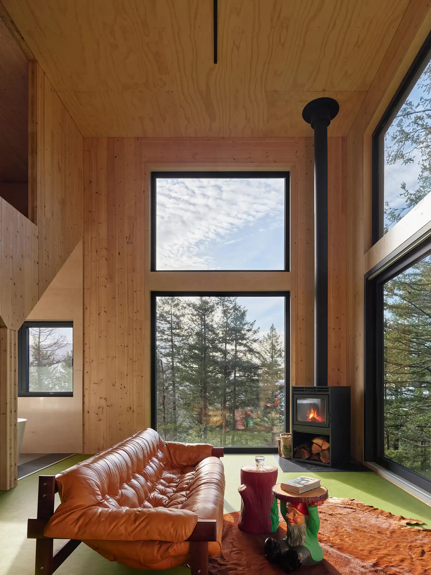 DSS Sheina Studio's Off-Grid Prefab Retreat on Keats Island
