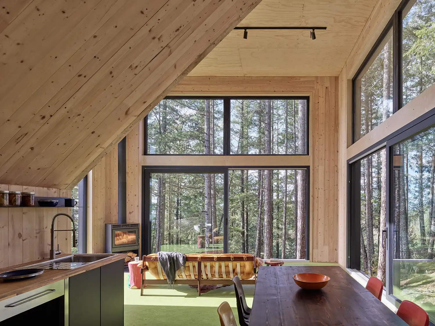 DSS Sheina Studio's Off-Grid Prefab Retreat on Keats Island