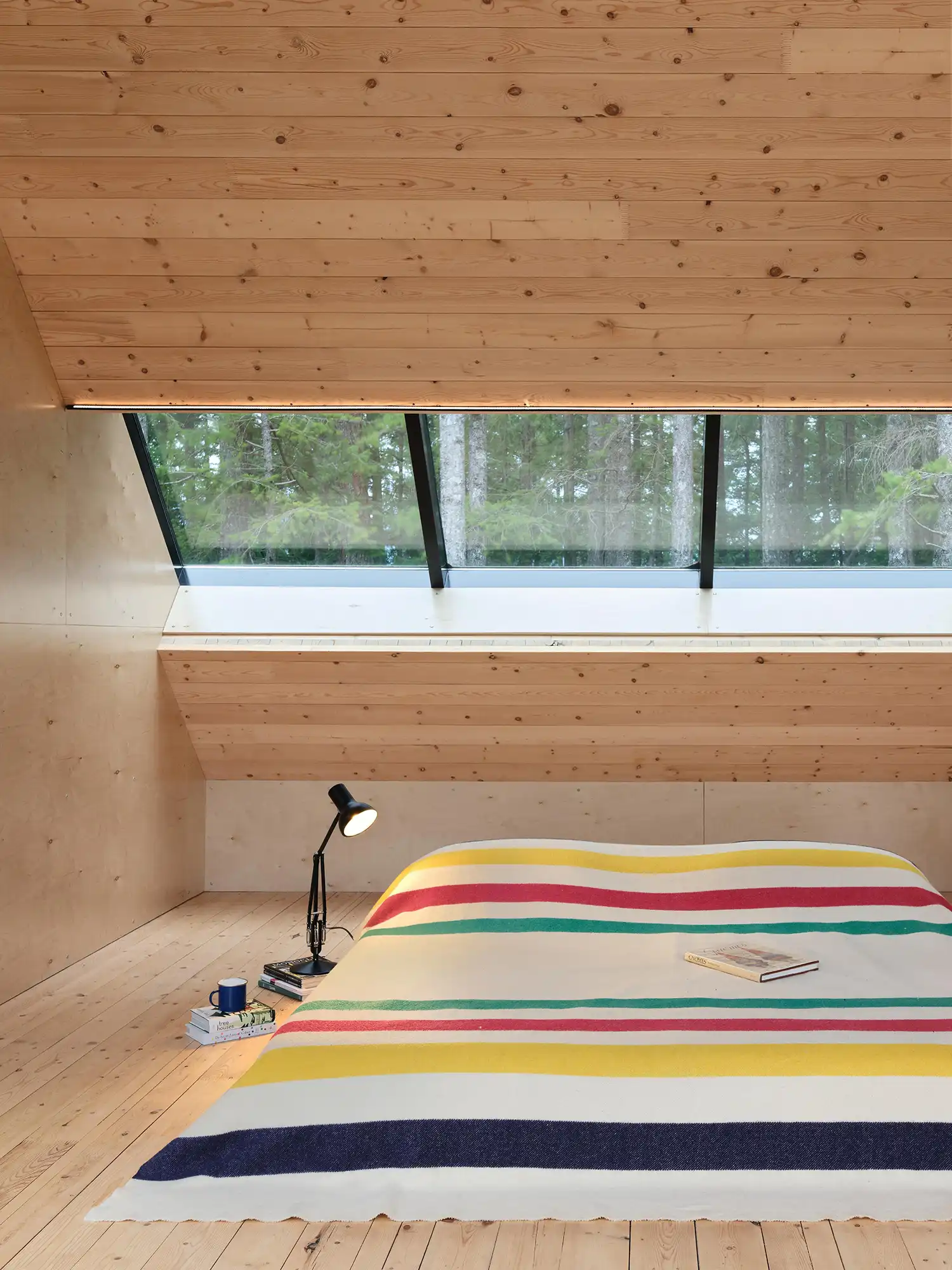 DSS Sheina Studio's Off-Grid Prefab Retreat on Keats Island